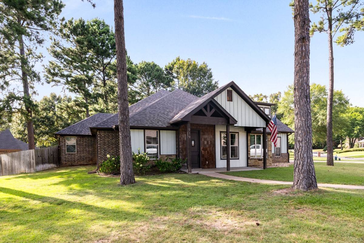 Chandler, TX 75758,919 Millstone LN