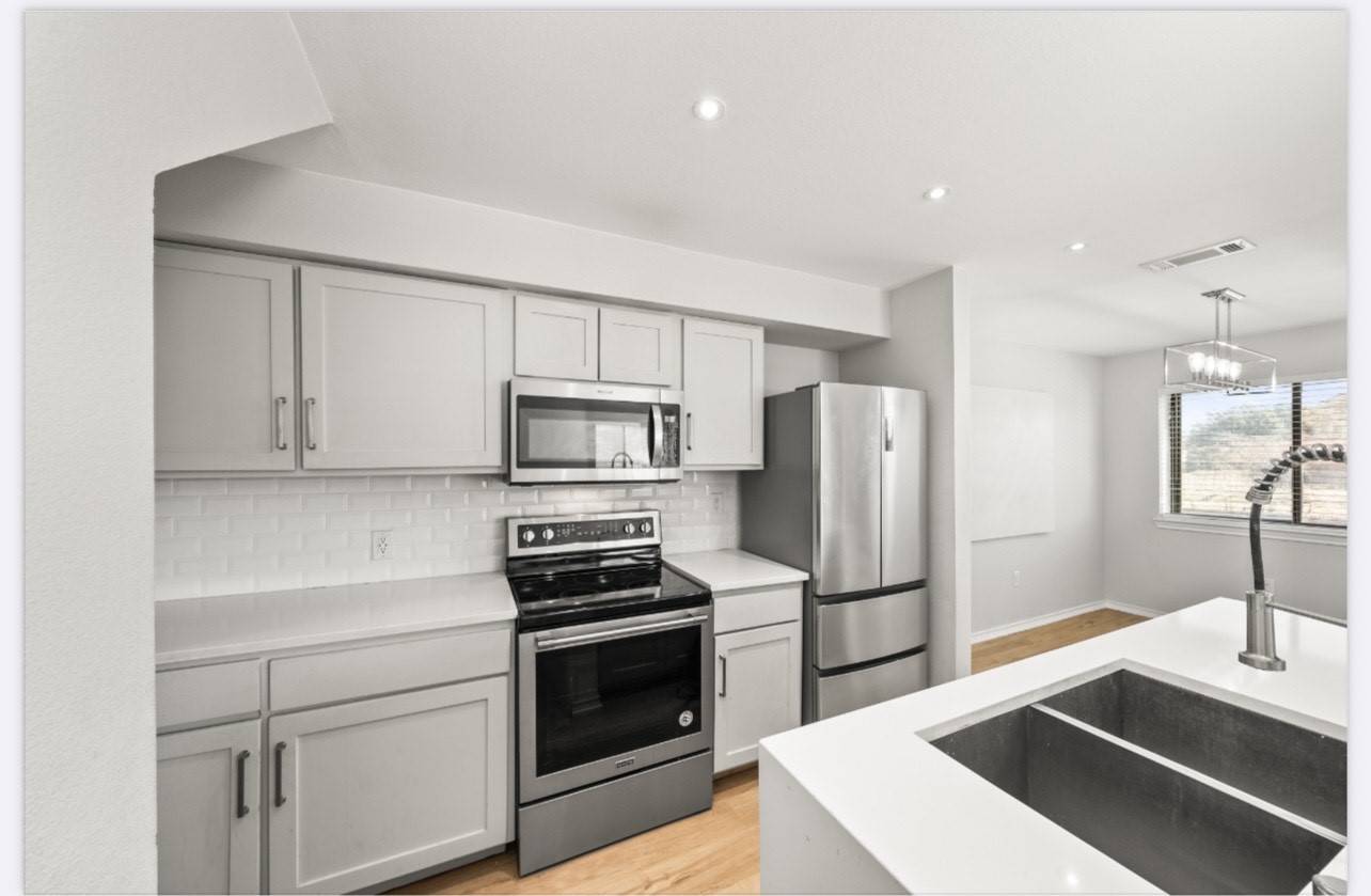 Dallas, TX 75243,9837 Walnut ST #207