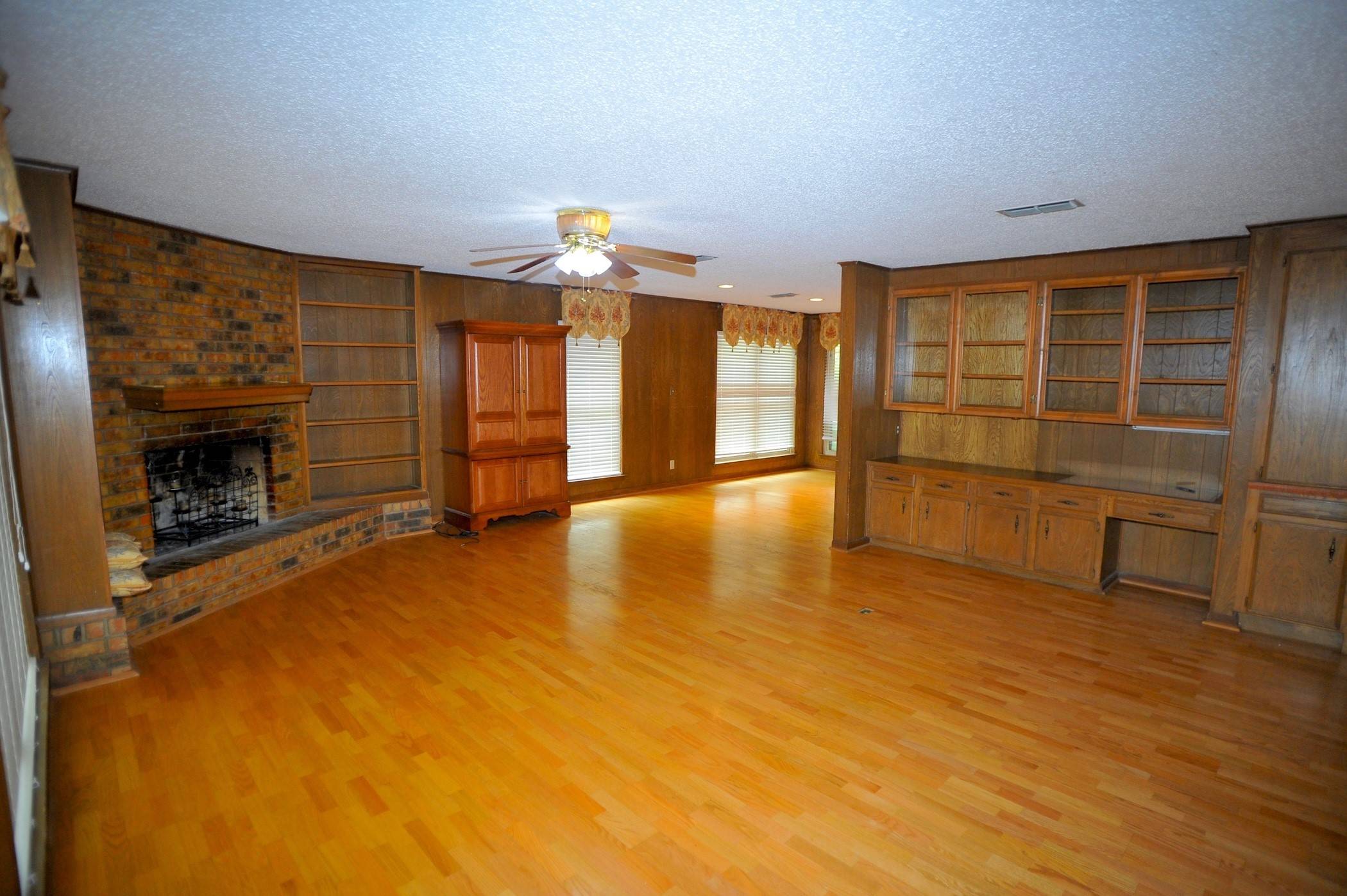 Runaway Bay, TX 76426,305 Shady Oaks DR
