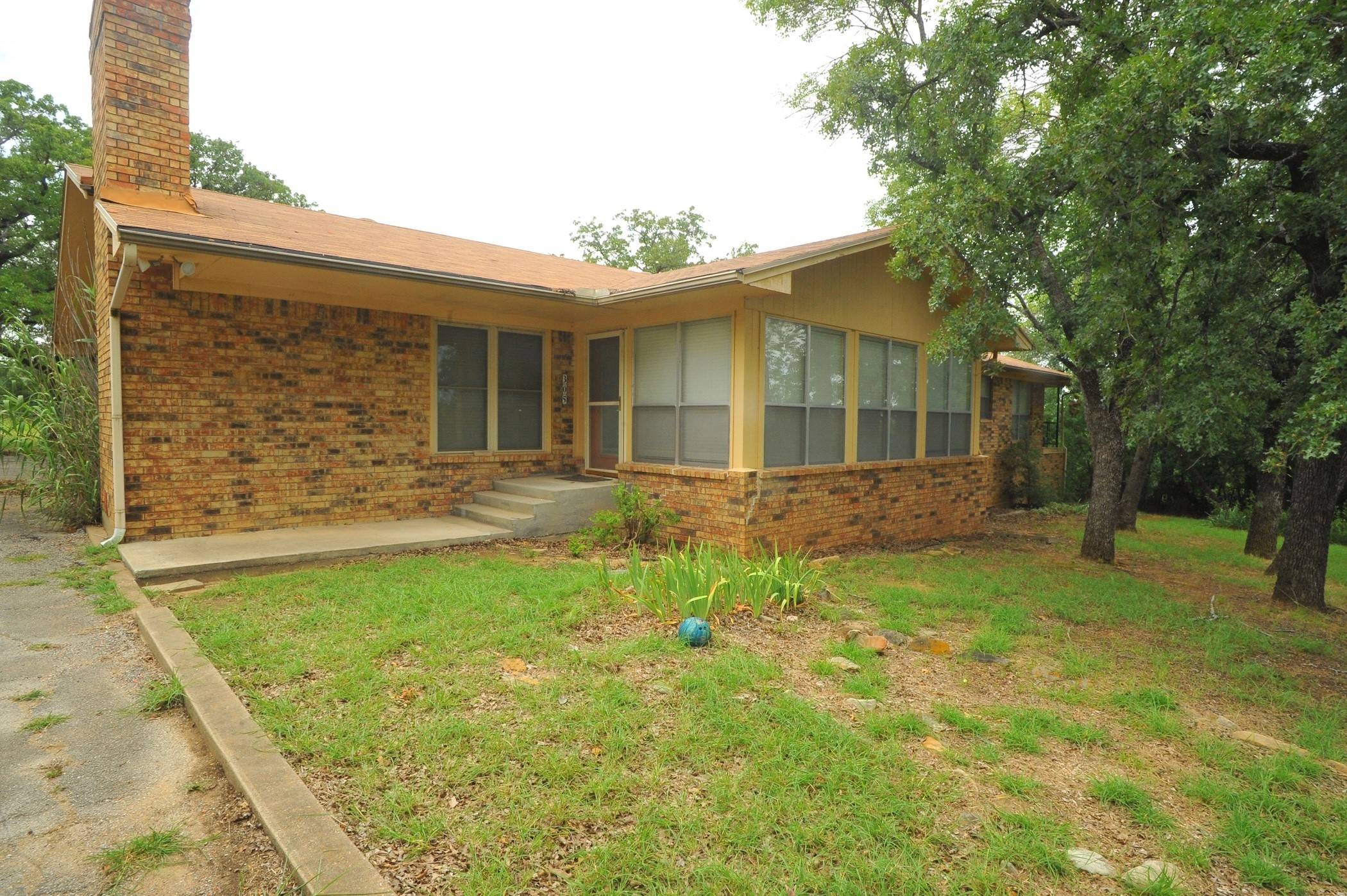 Runaway Bay, TX 76426,305 Shady Oaks DR