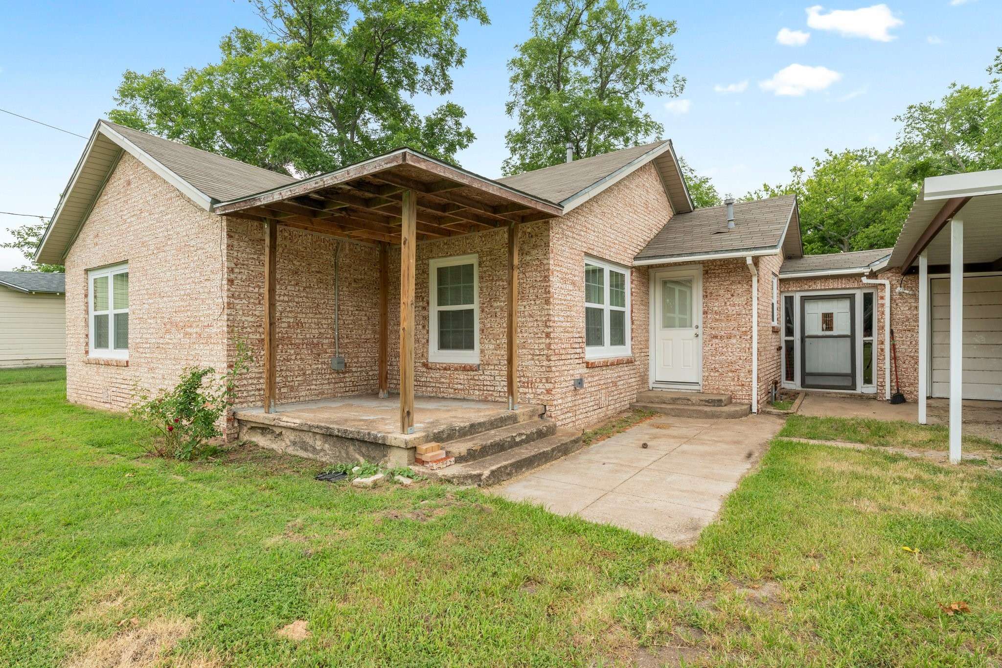 De Leon, TX 76444,1116 S Texas ST