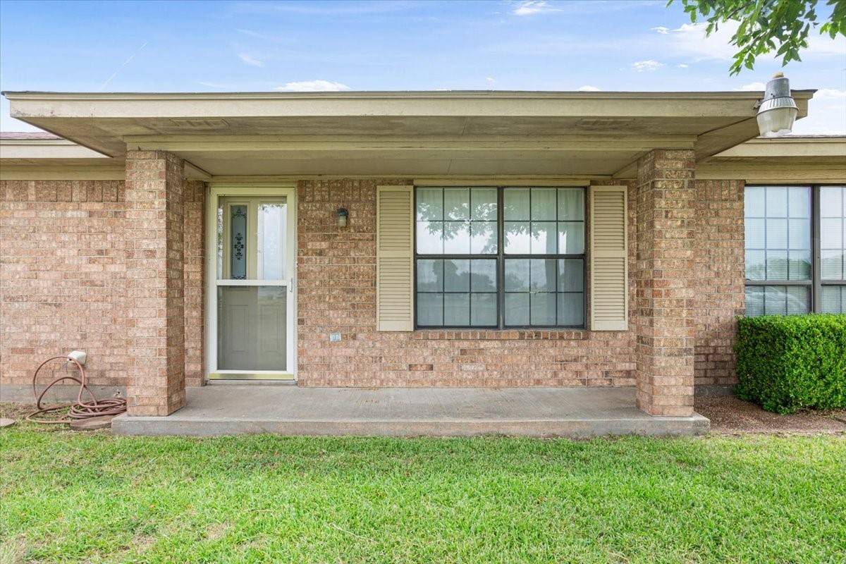 Elm Mott, TX 76640,174 Shilling DR