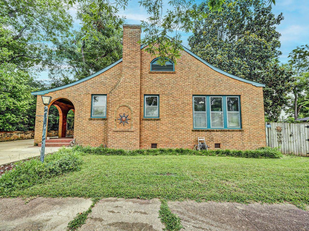 Jacksonville, TX 75766,609 Nacogdoches ST