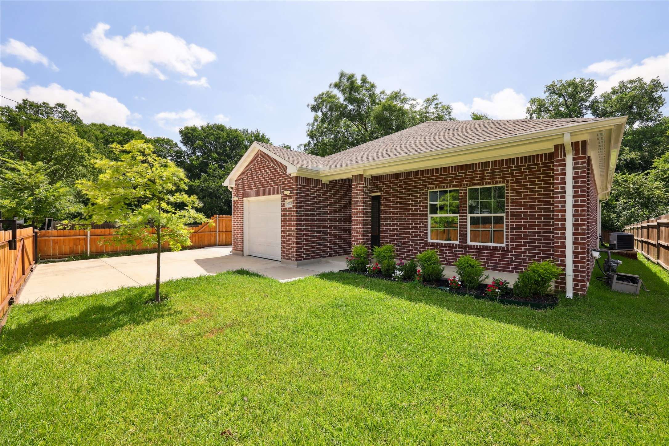 Dallas, TX 75253,2070 Cool Mist LN