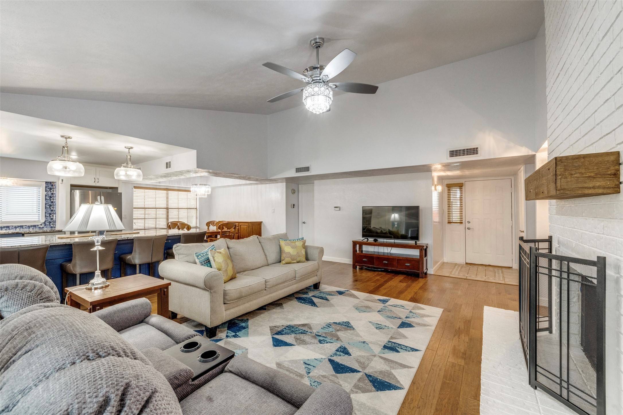 Grand Prairie, TX 75052,305 Hemlock DR