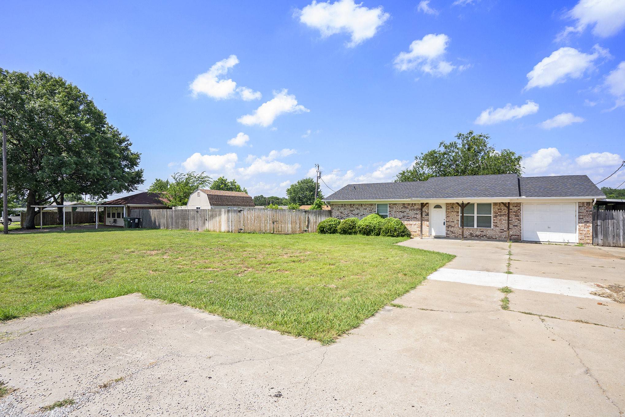 Granbury, TX 76049,826 Meadowlark CIR