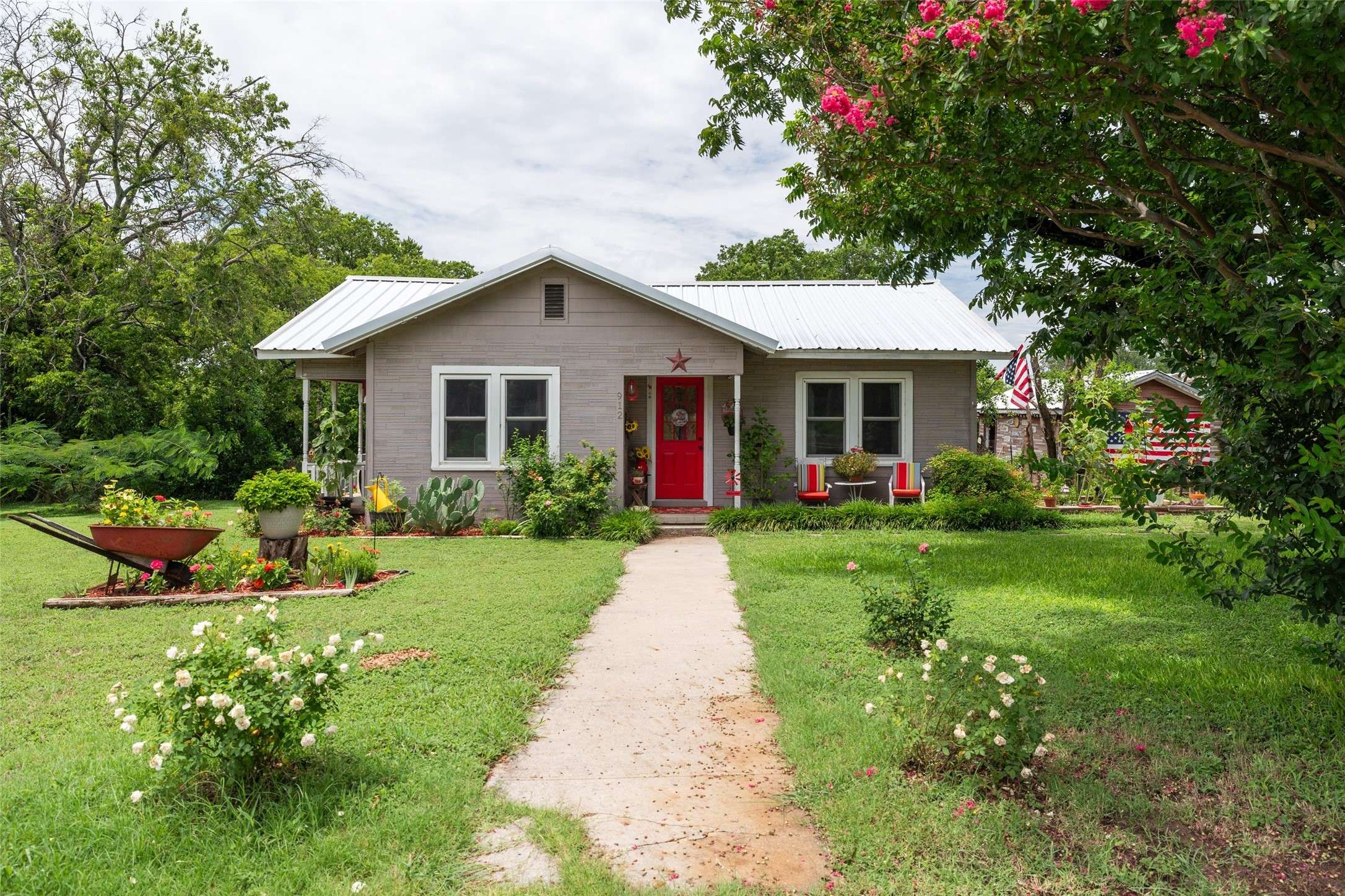 Meridian, TX 76665,912 N Main ST