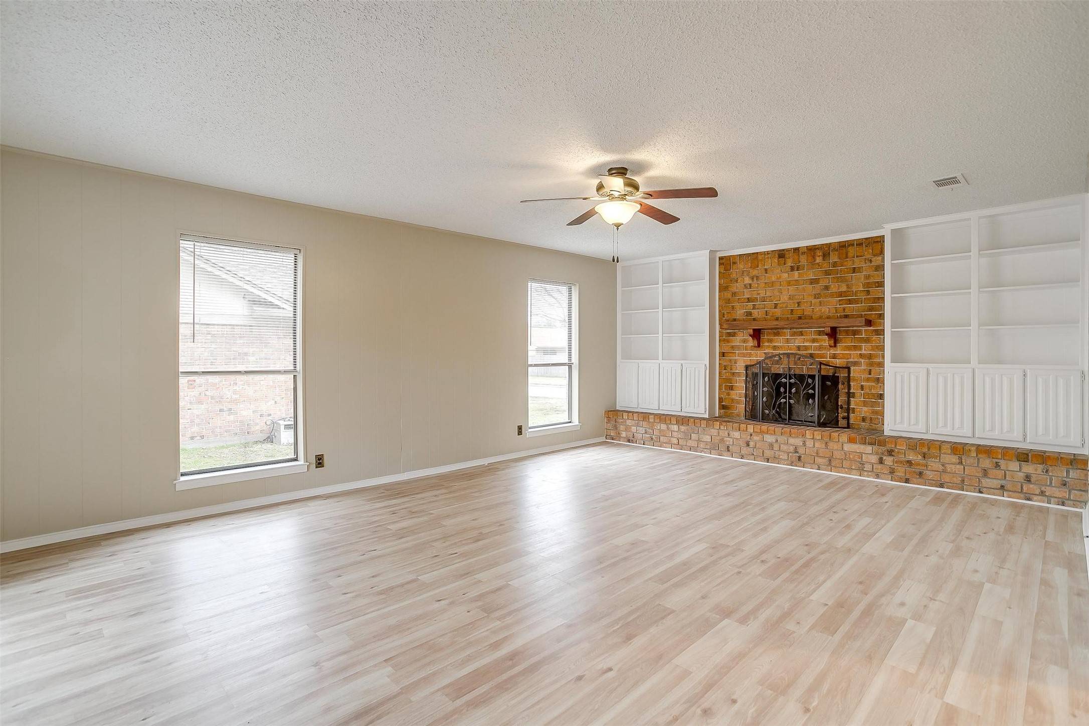 Benbrook, TX 76126,1201 Juniper LN