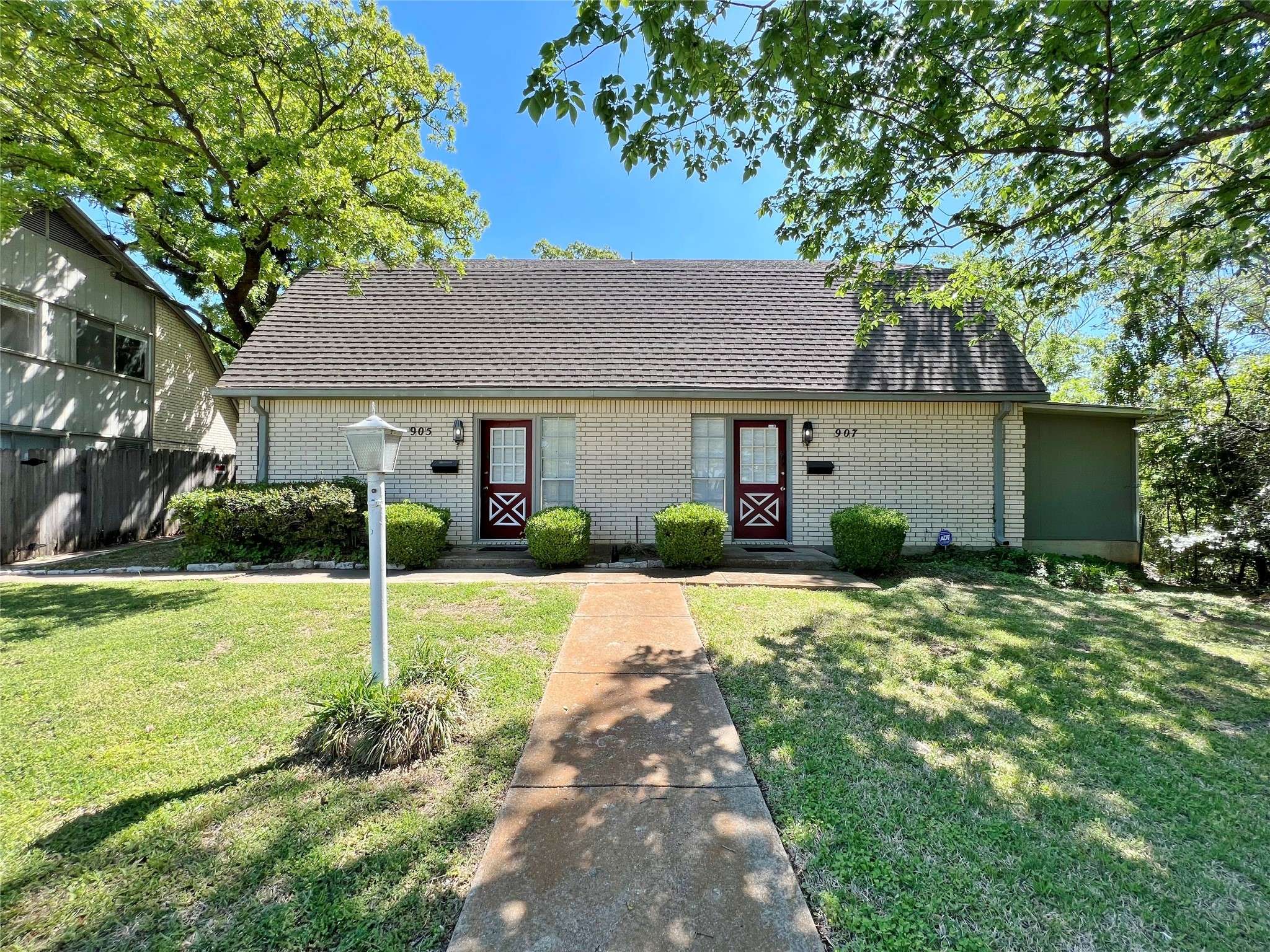 Arlington, TX 76013,907 S Bowen RD