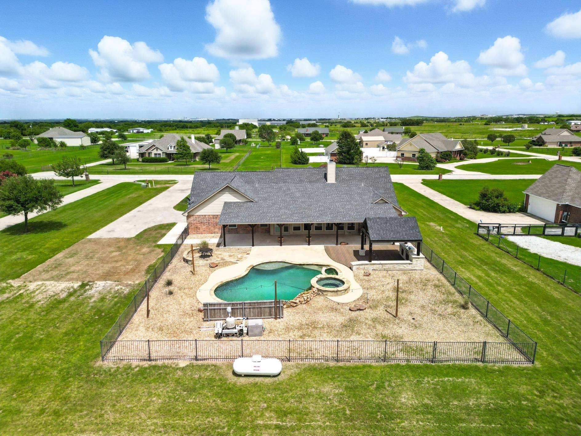 Ponder, TX 76259,109 Petes LN
