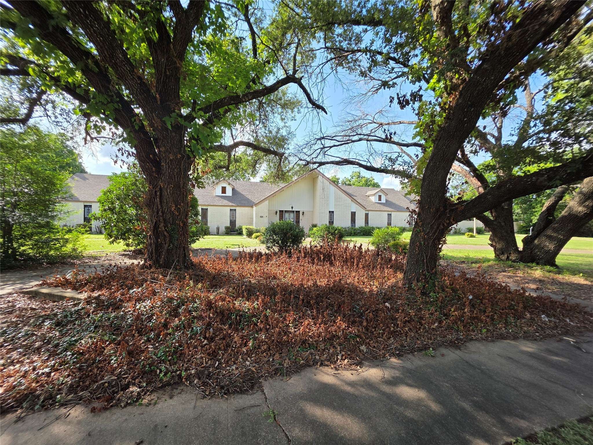 Cleburne, TX 76033,1204 W Westhill DR