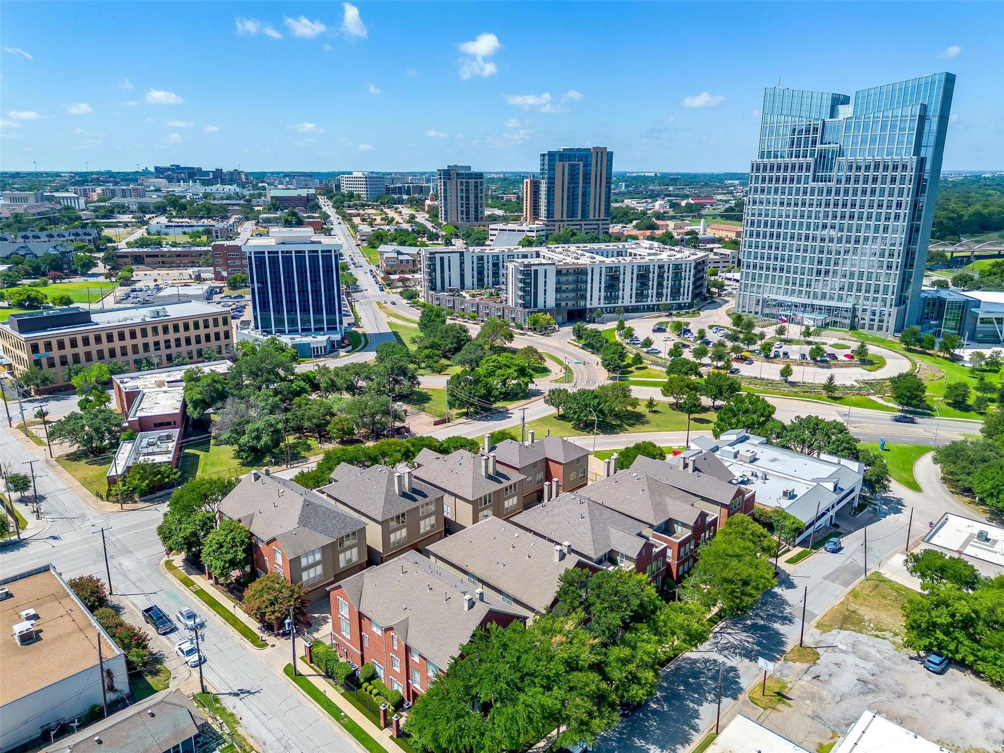 Fort Worth, TX 76102,1008 W Belknap ST