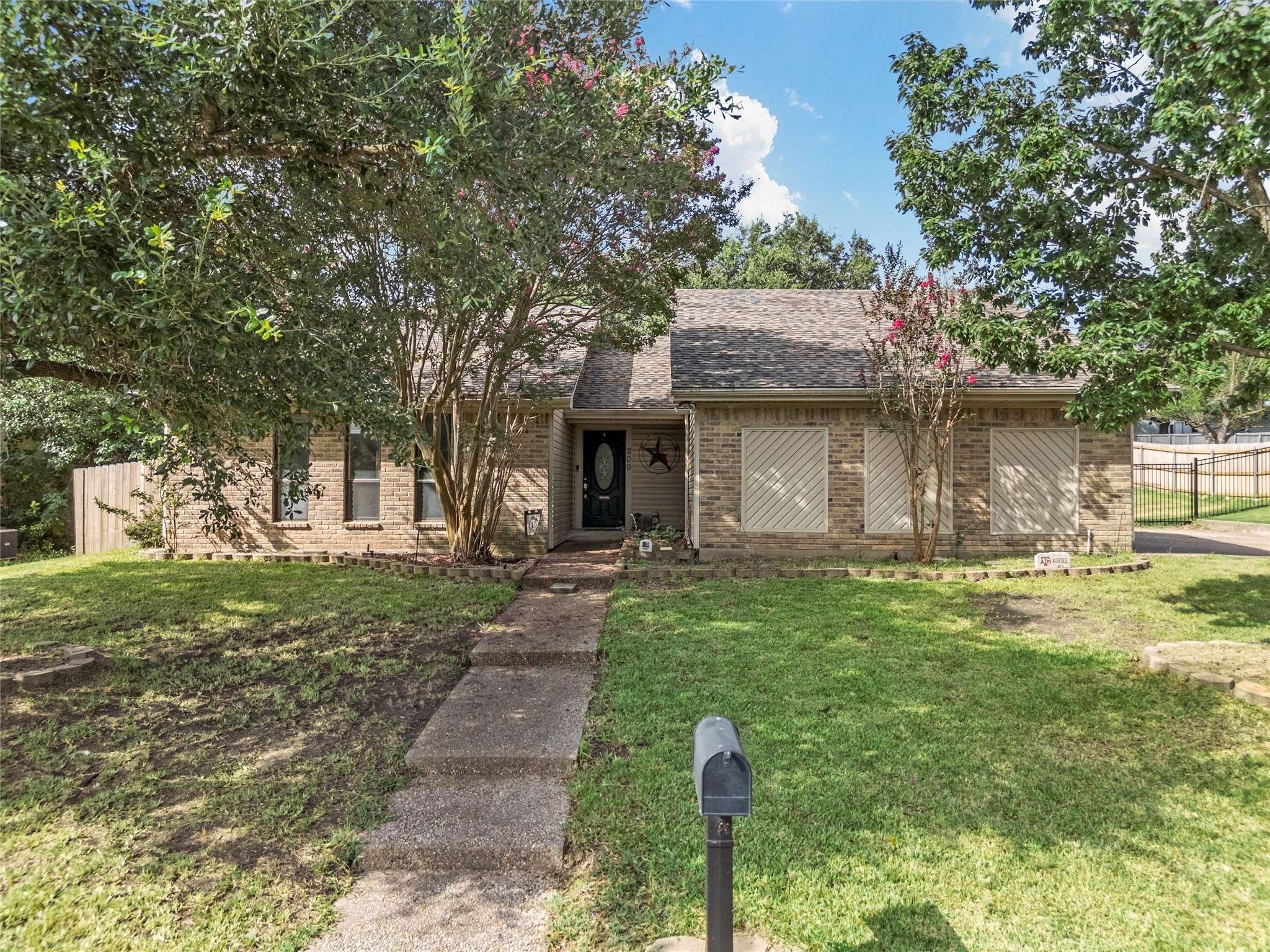 Hewitt, TX 76643,209 Patricia DR