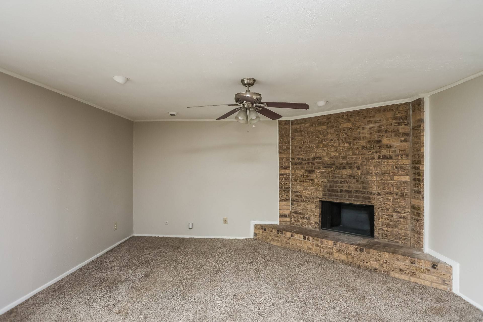 Arlington, TX 76017,818 Sandalwood LN