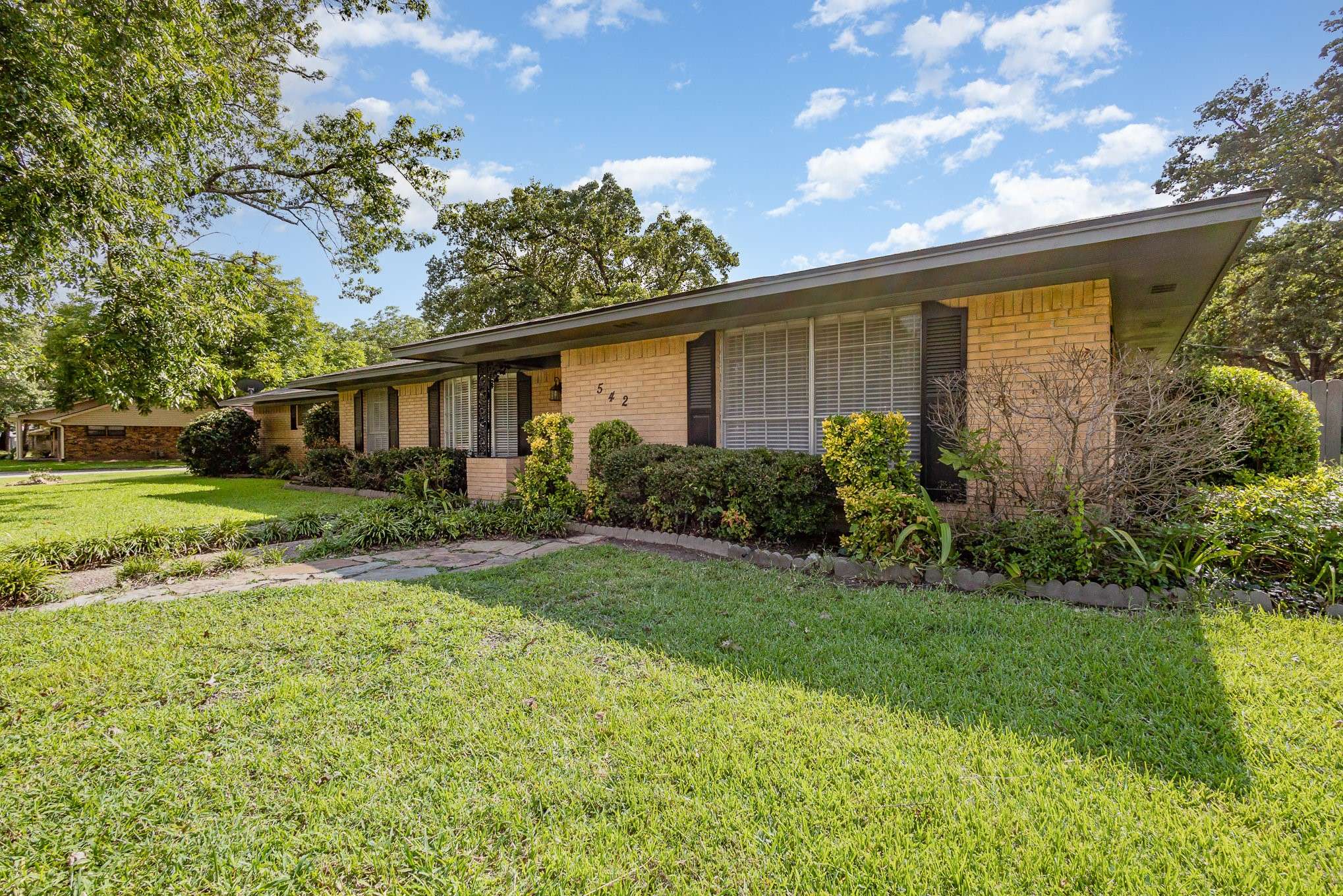 Corsicana, TX 75110,542 Forrest LN