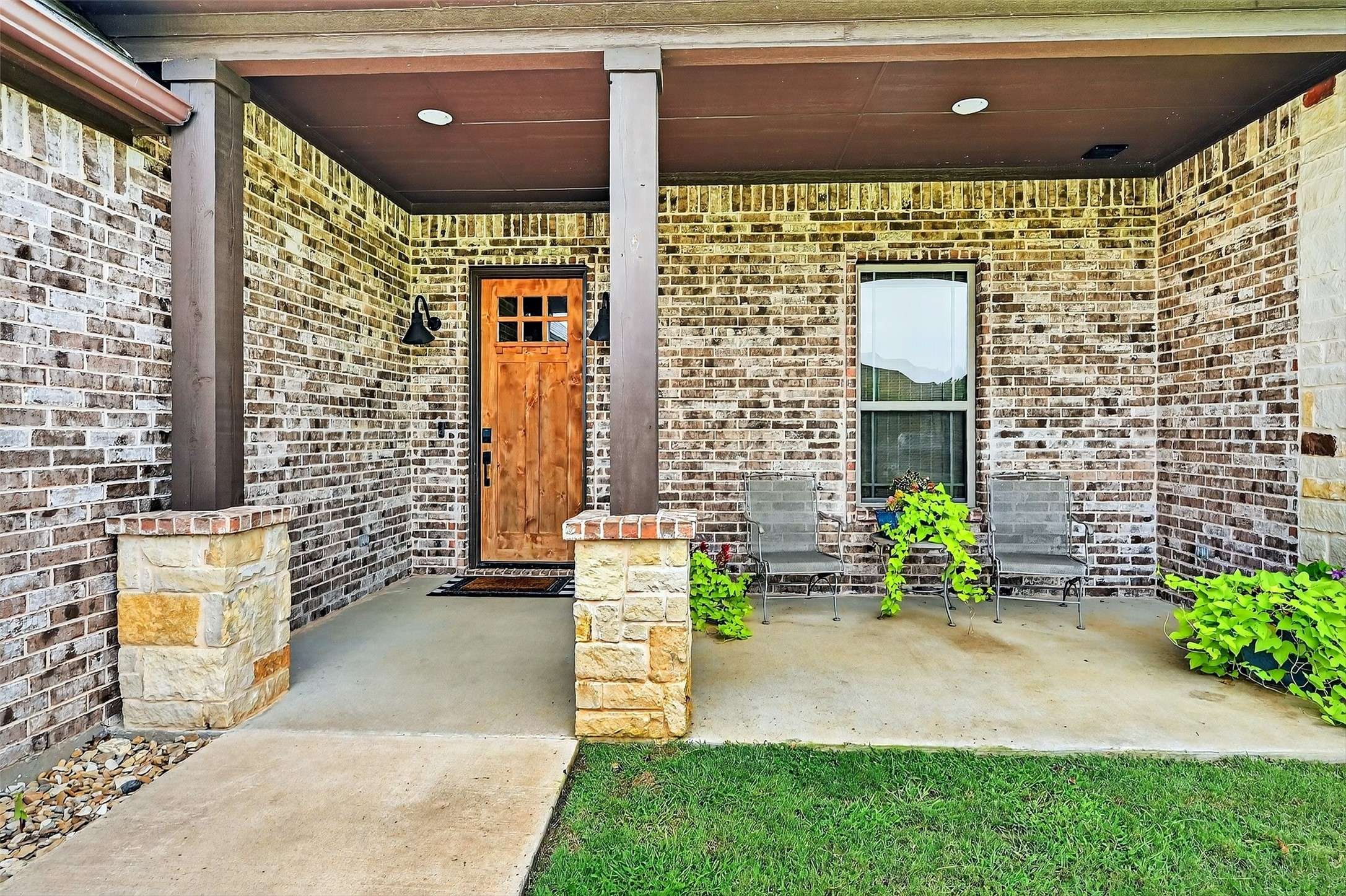 Gunter, TX 75058,686 Cypress Point DR