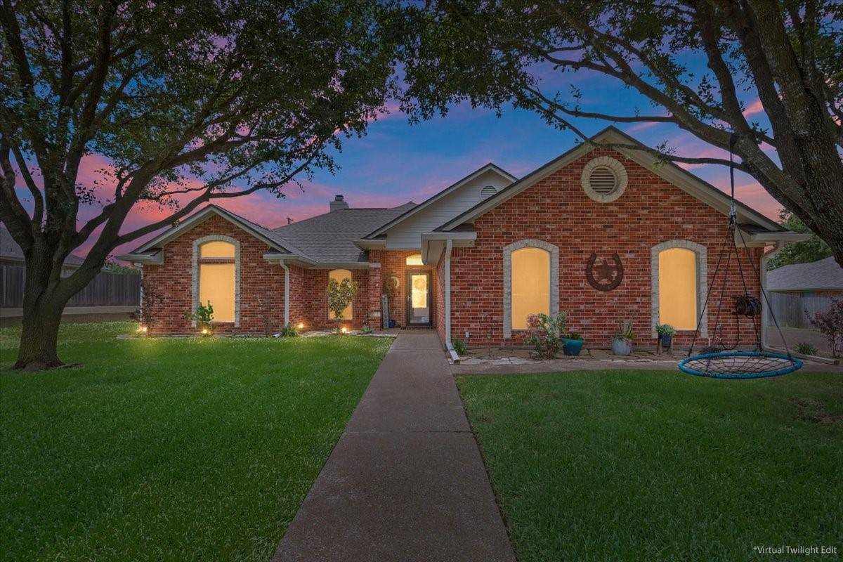 Hewitt, TX 76643,433 Oakberry DR