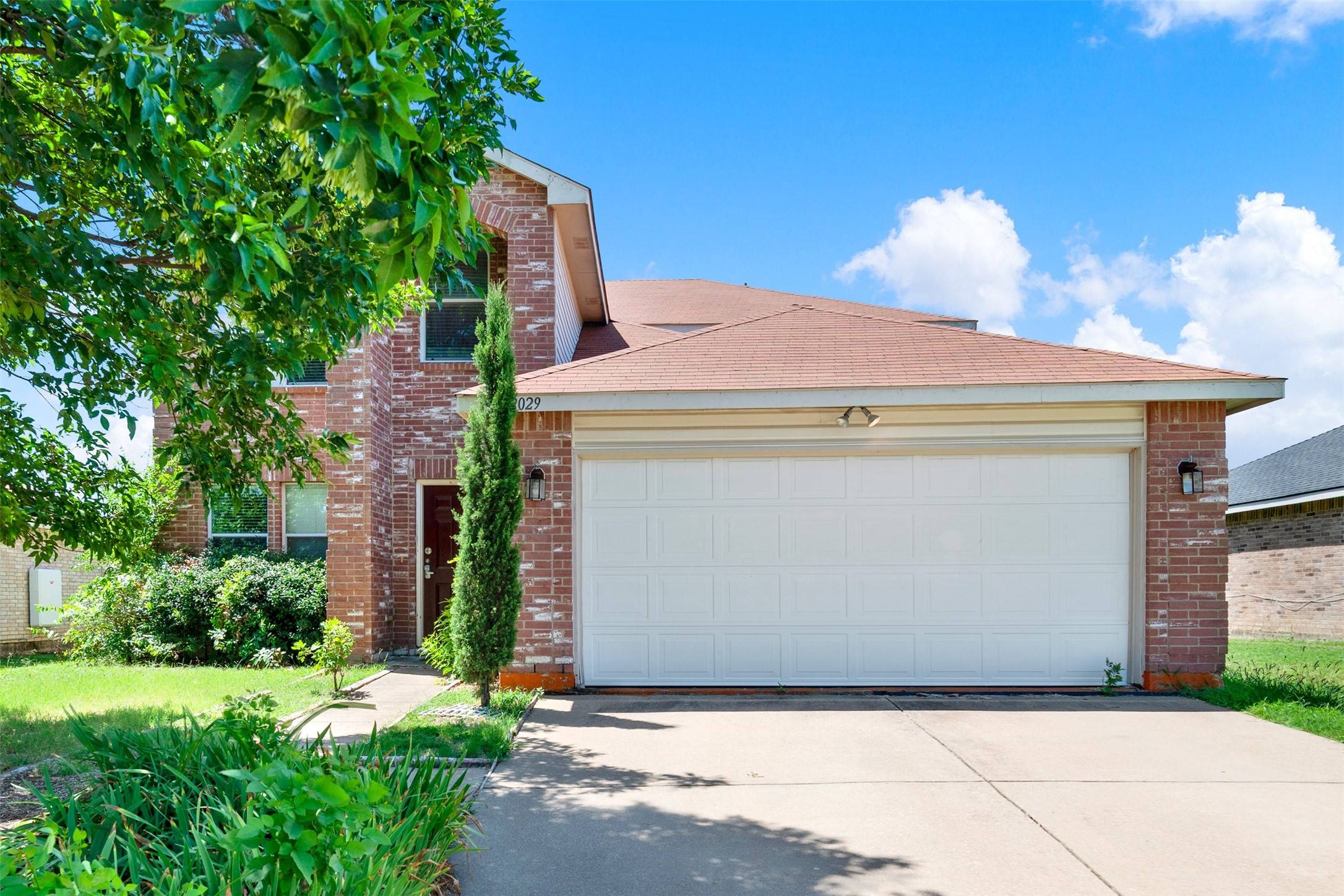 Grand Prairie, TX 75052,2029 W Grove LN