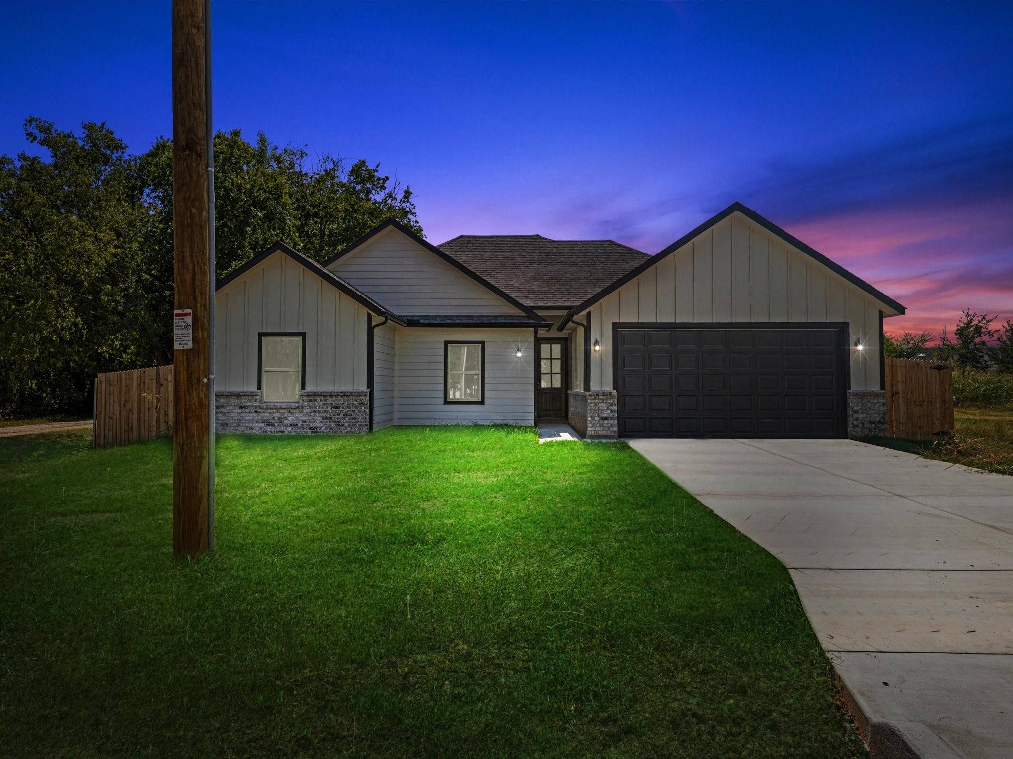 Granbury, TX 76048,2411 Mercedes
