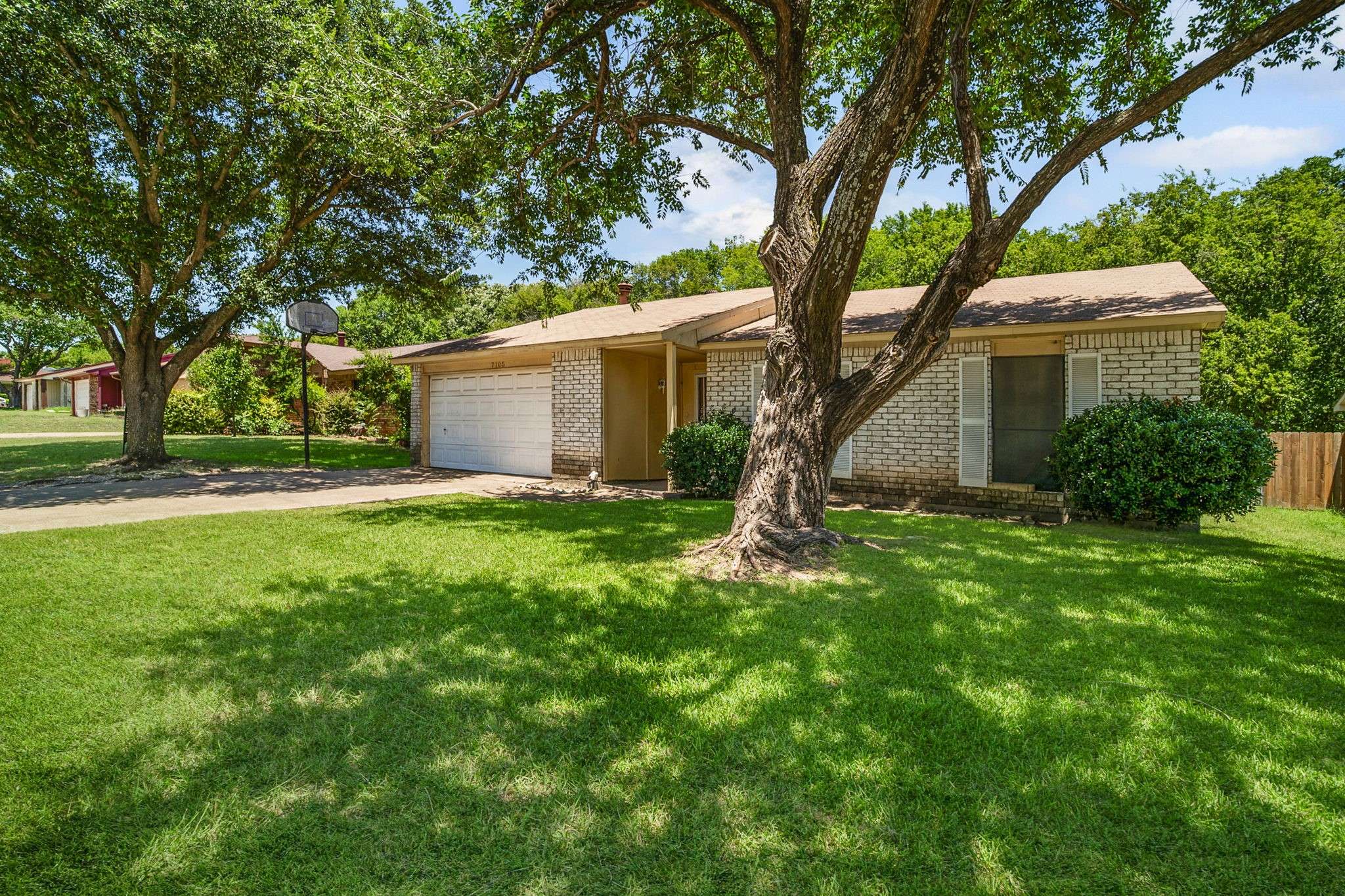 Dallas, TX 75249,7105 Flameleaf PL