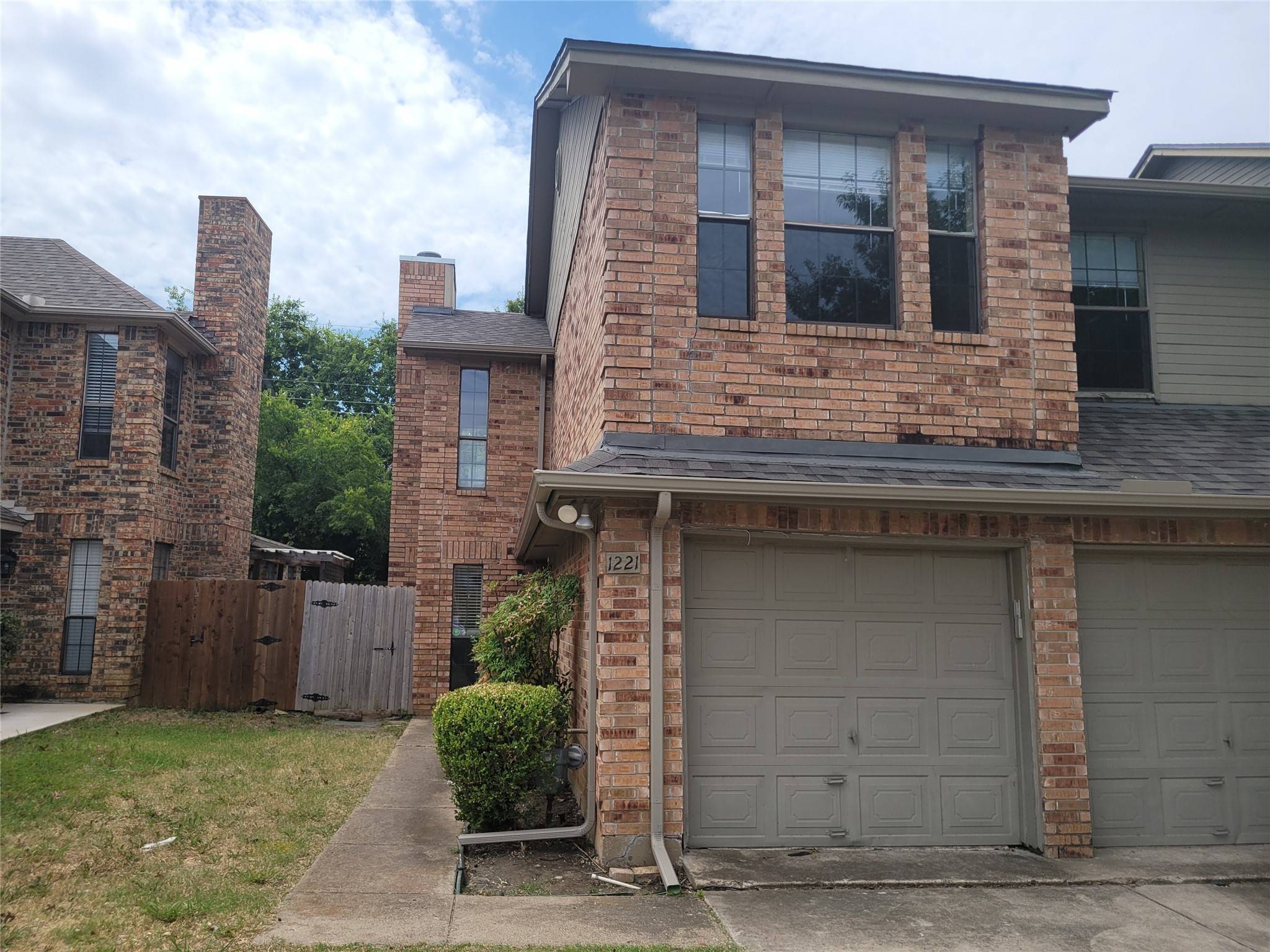 Grapevine, TX 76051,1221 Hudgins ST