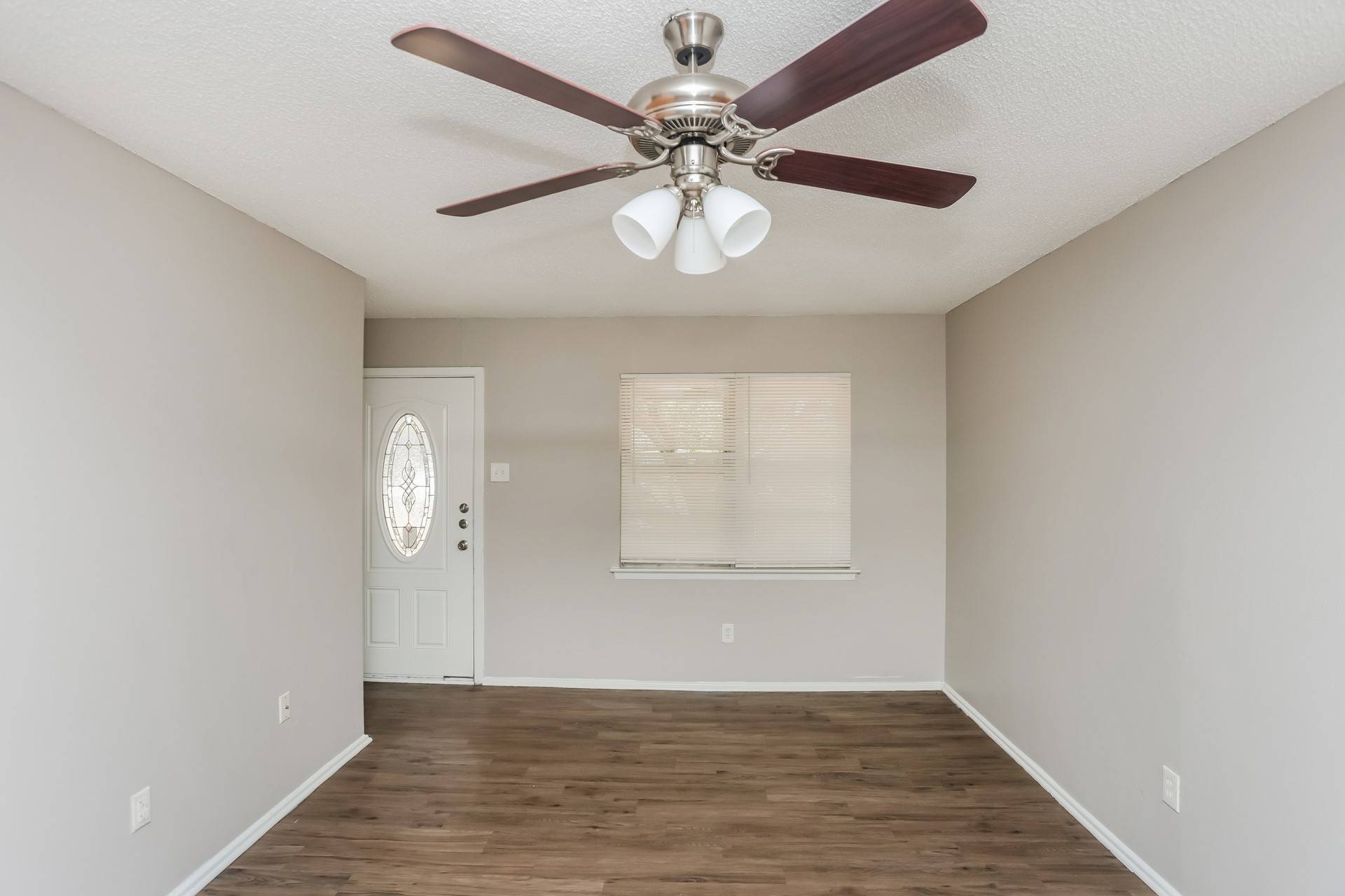 Euless, TX 76039,604 Stonewall DR