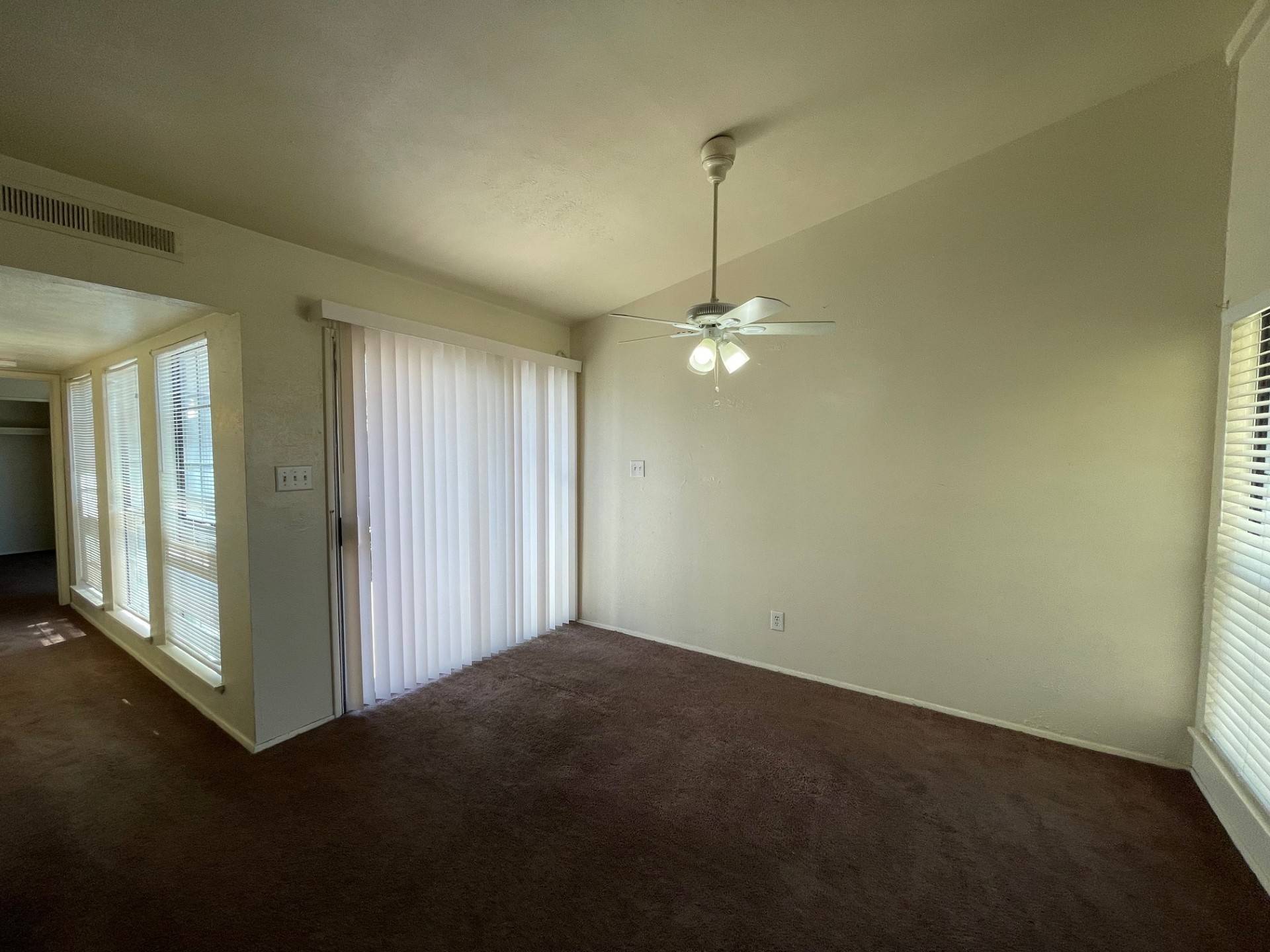 Dallas, TX 75249,7210 Pineberry RD