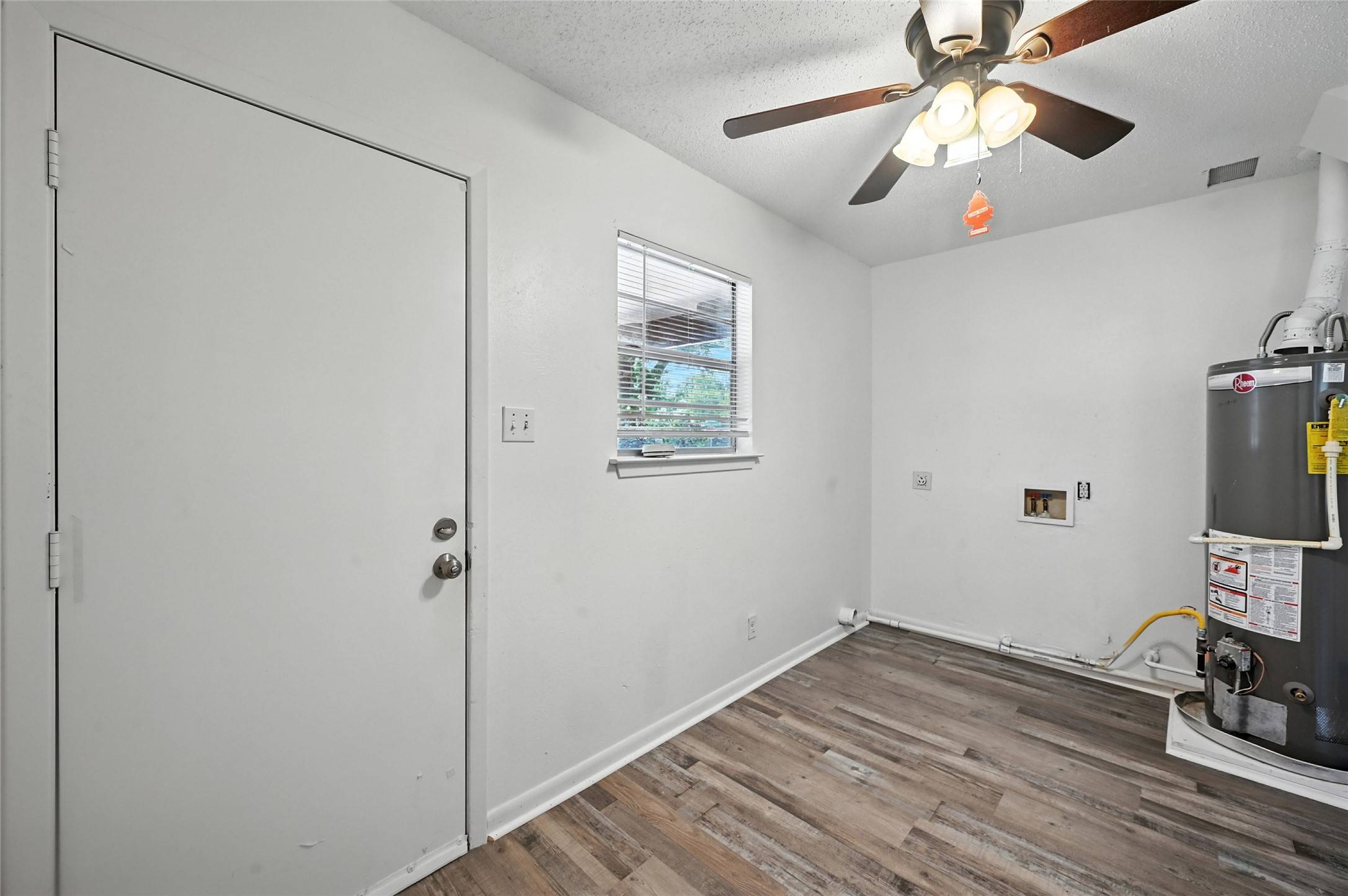 Grapevine, TX 76051,1344 Mulholland DR