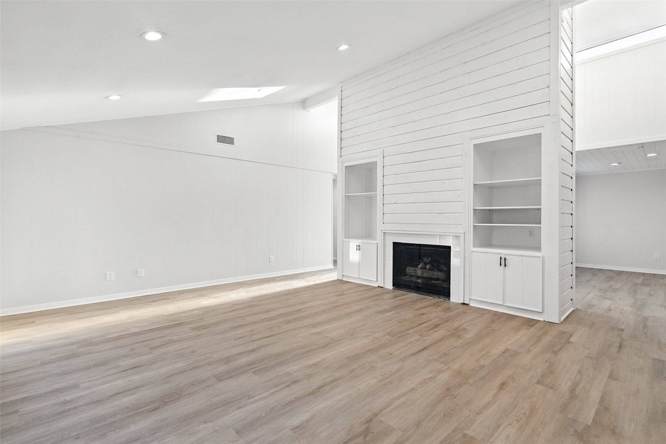 Garland, TX 75043,1410 Surrey CT