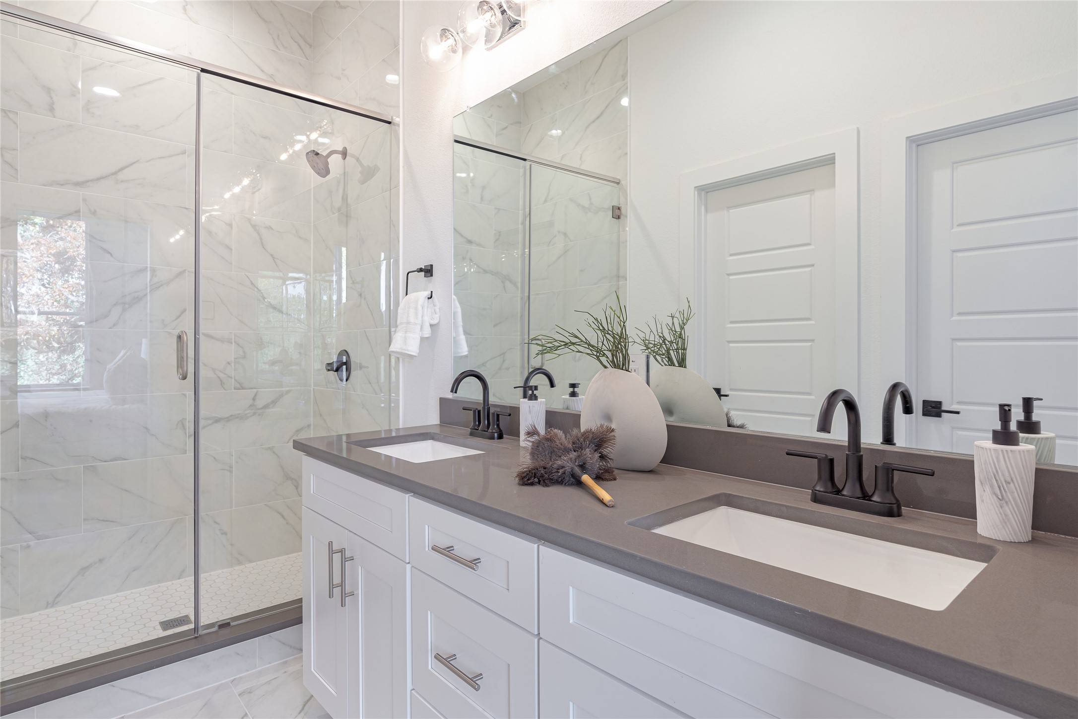 Dallas, TX 75235,2610 Kimsey #205