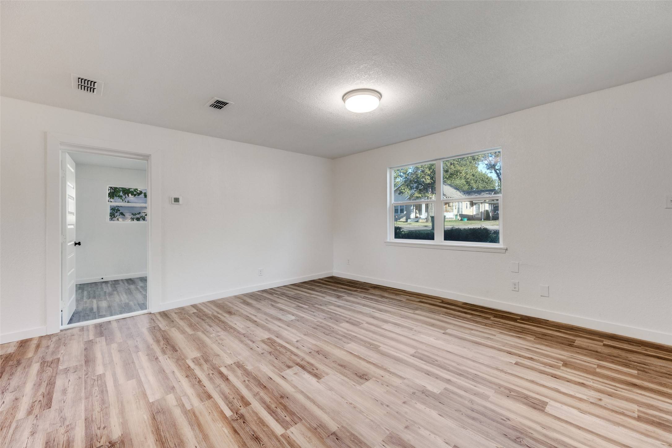 Whitesboro, TX 76273,300 Water ST