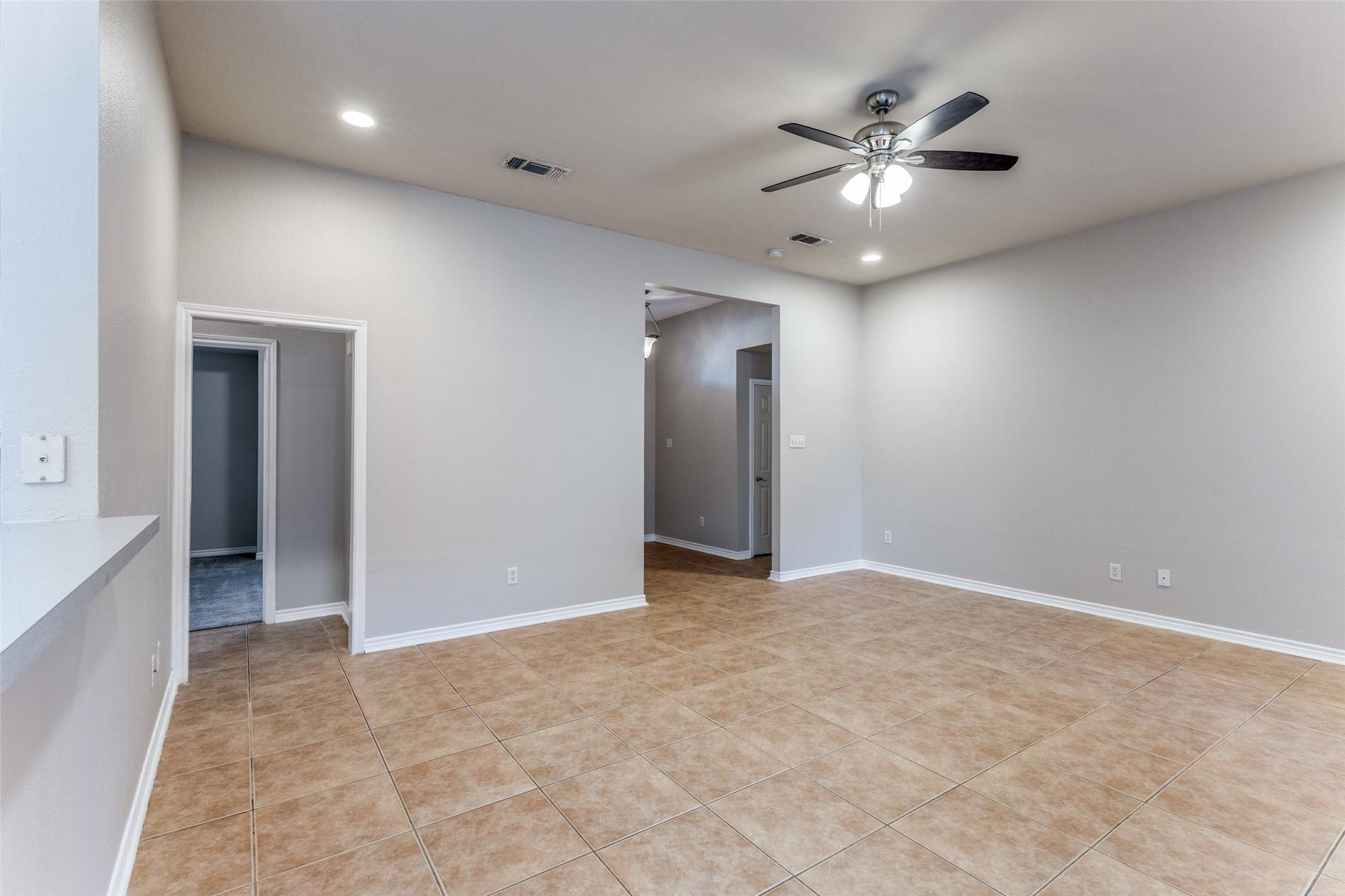 Saginaw, TX 76179,909 Canterbury DR