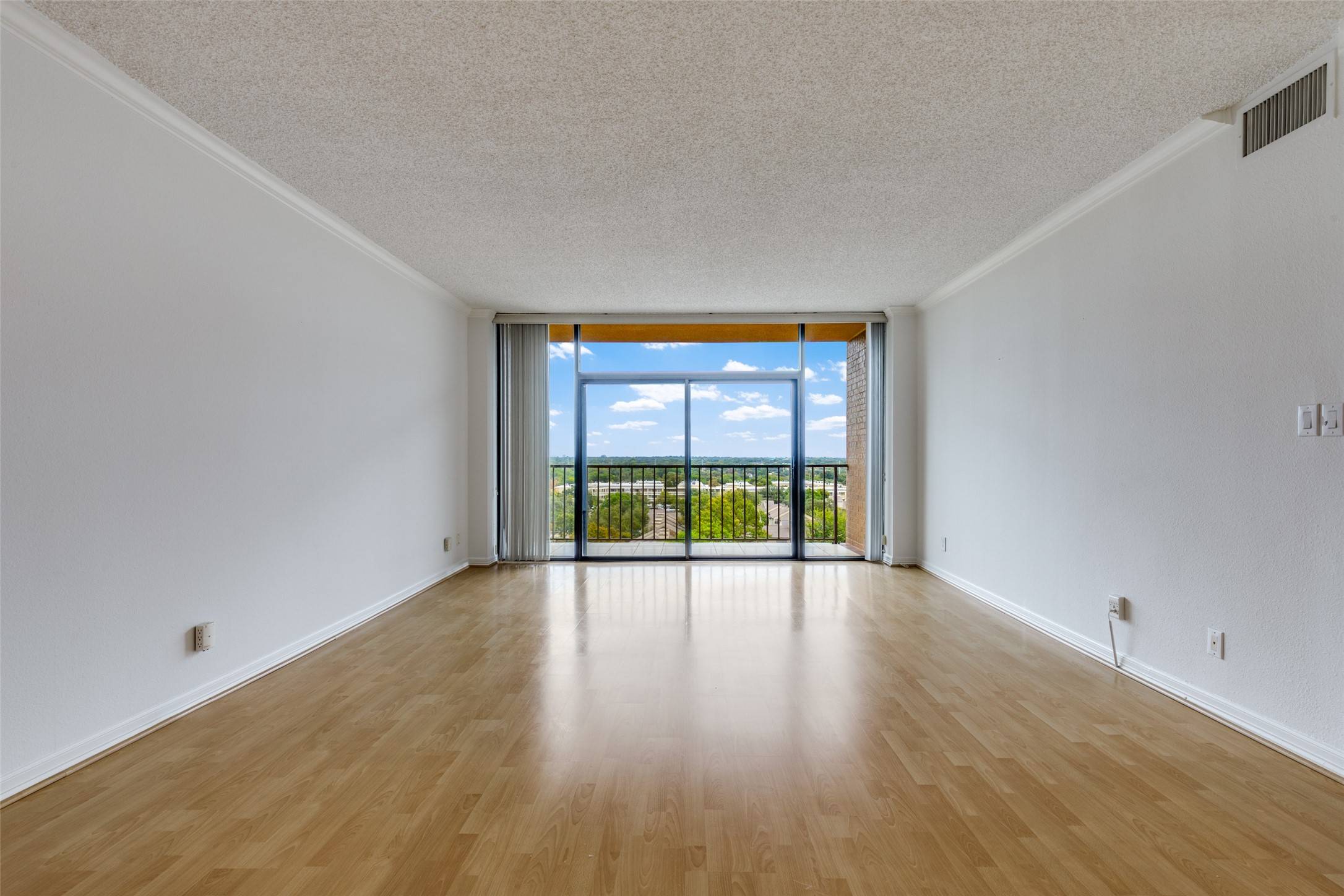 Dallas, TX 75248,5200 Keller Springs RD #824