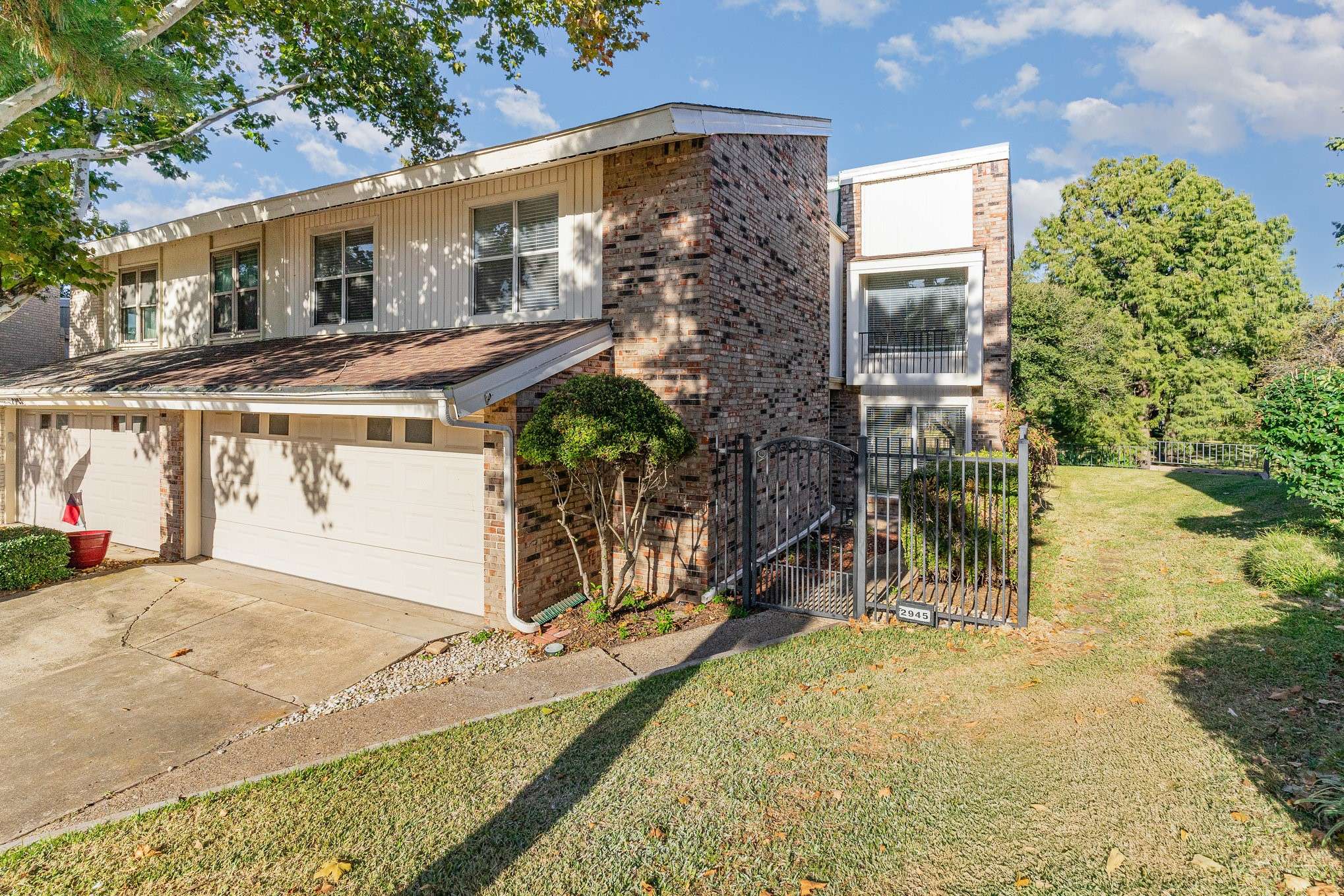 Carrollton, TX 75006,2945 Country Place CIR