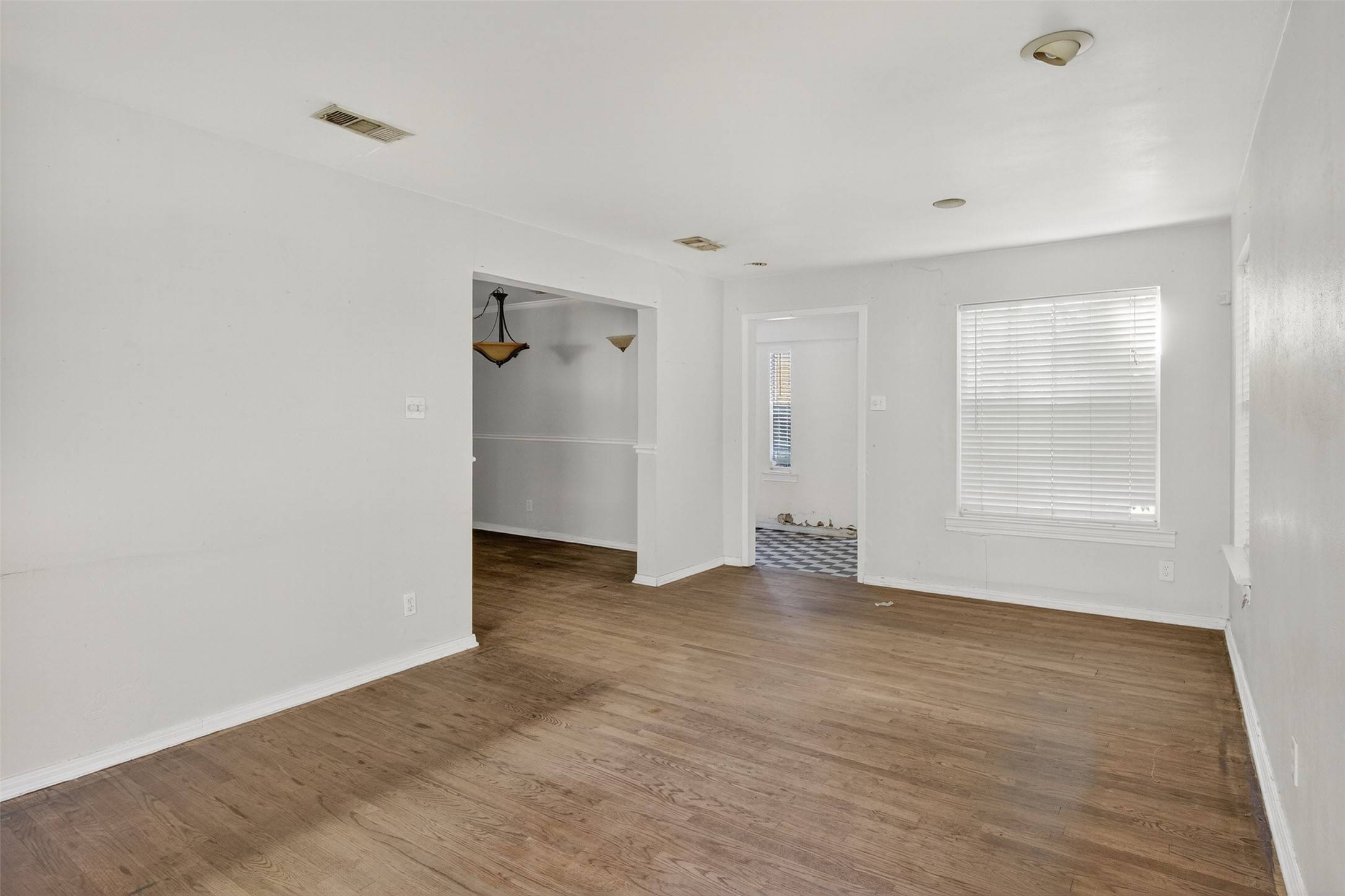 Dallas, TX 75208,2041 W Colorado BLVD