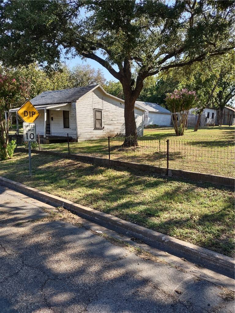 West, TX 76691,608 N Harrison ST