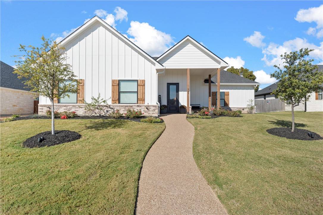 Hewitt, TX 76643,905 Day Star DR