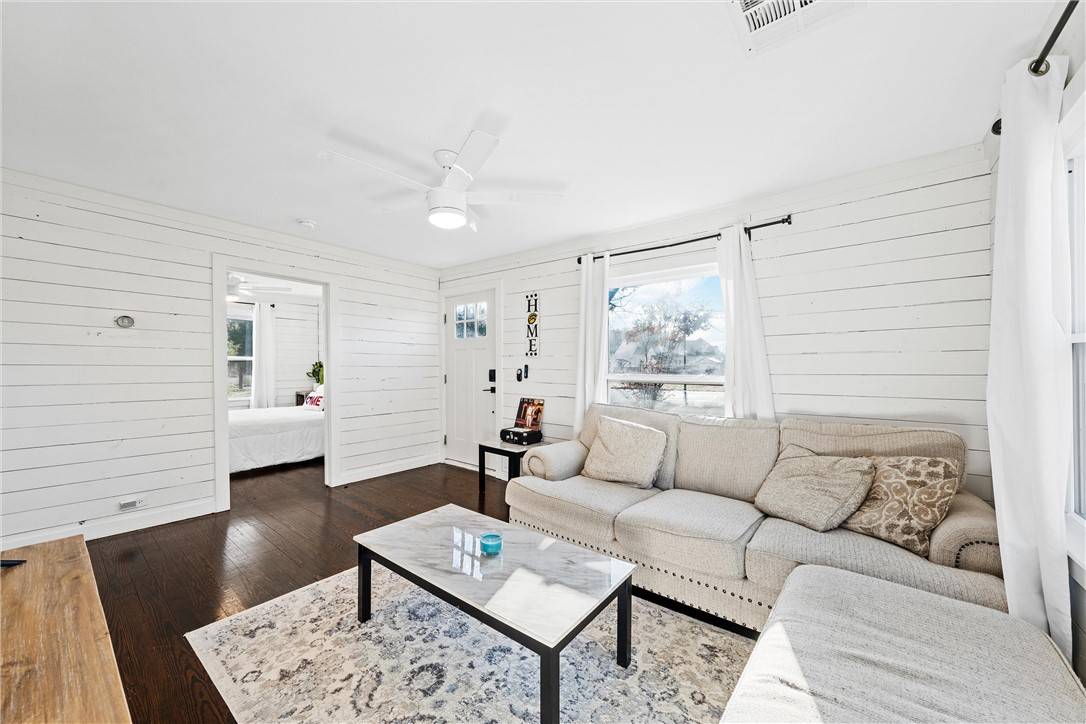 Mcgregor, TX 76657,609 W 6th ST