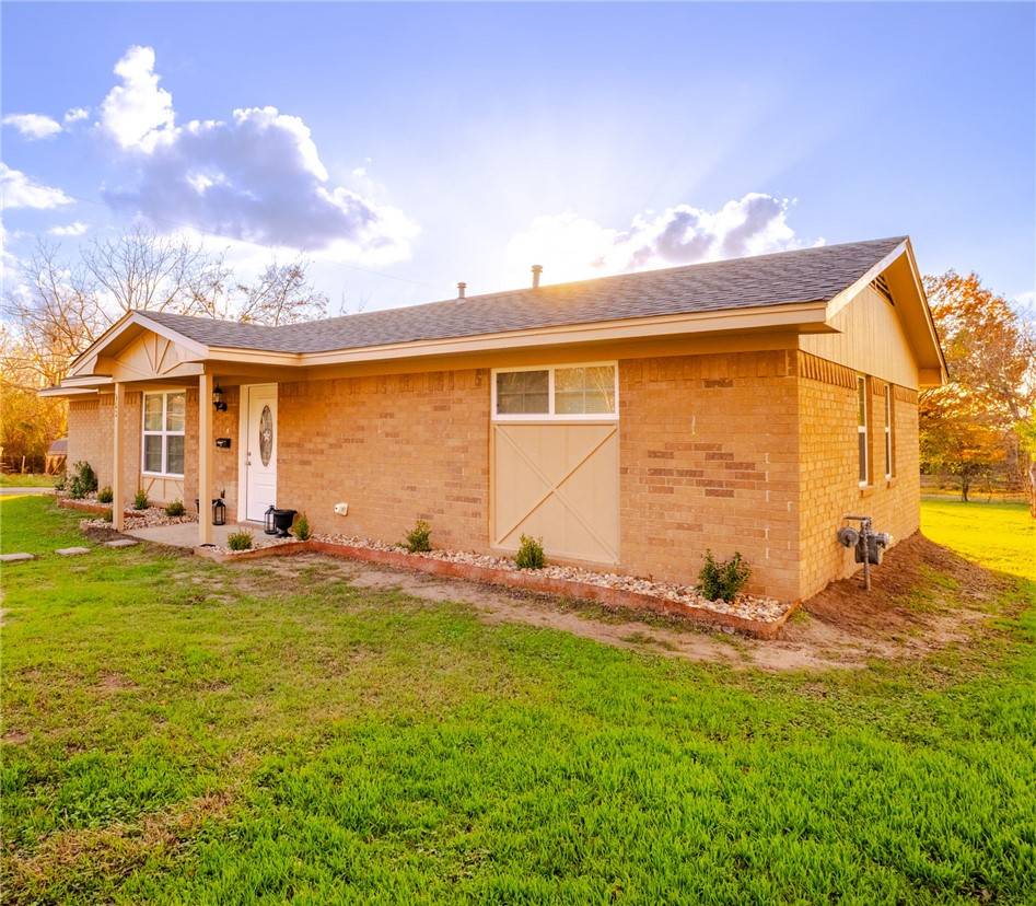 Mexia, TX 76667,903 N Kaufman