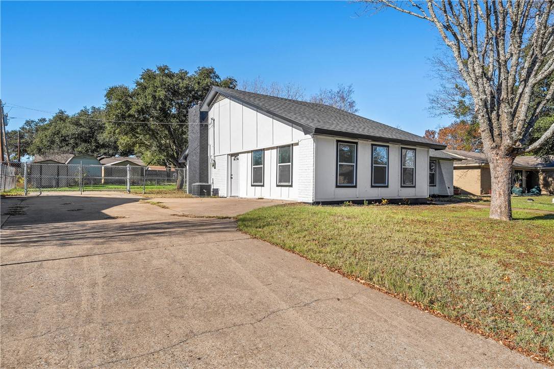 Hewitt, TX 76643,337 Travis LN