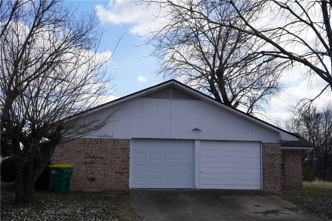 Robinson, TX 76706,1008 W Elizabeth DR