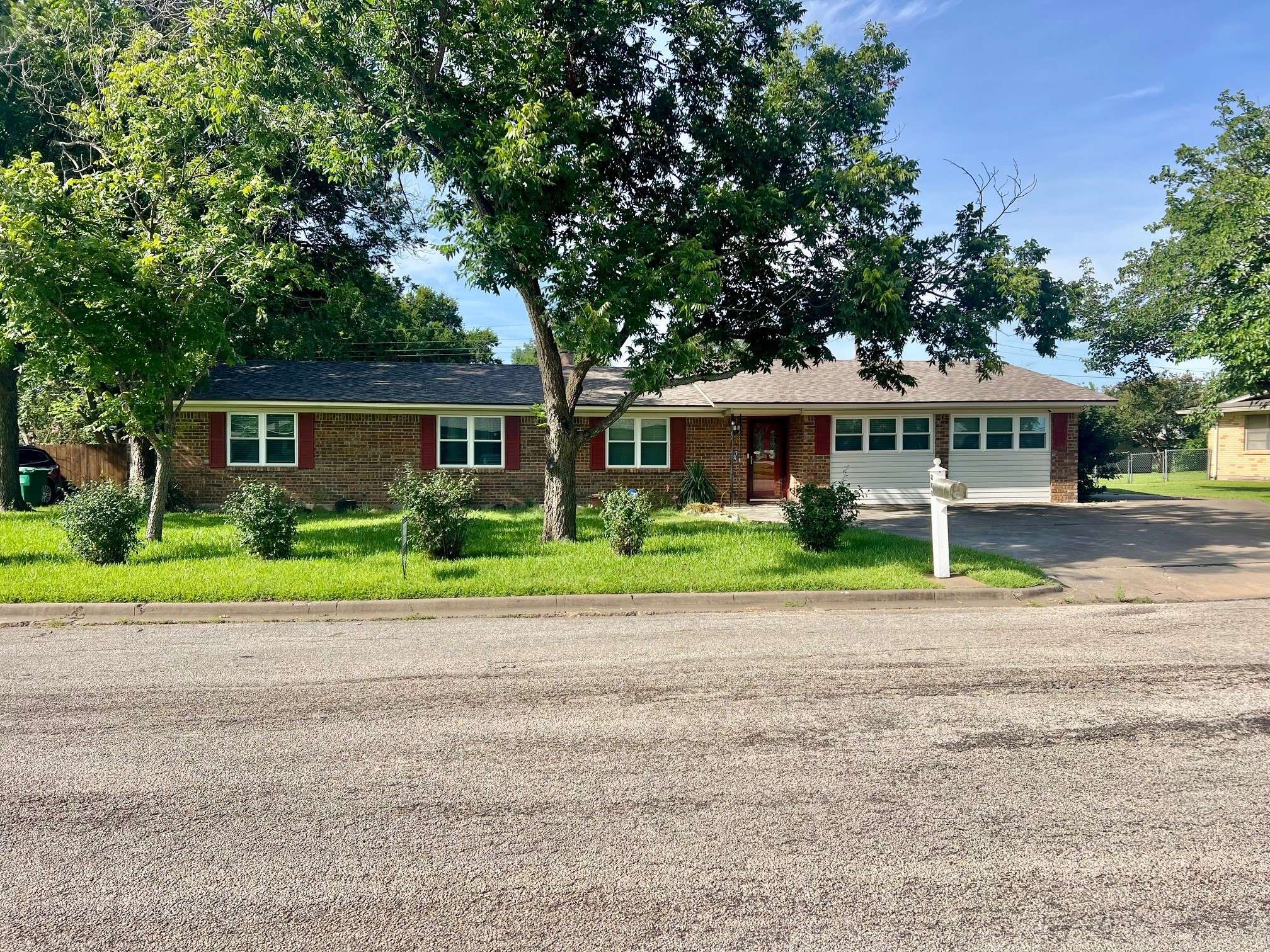 Robinson, TX 76706,808 W Denison DR