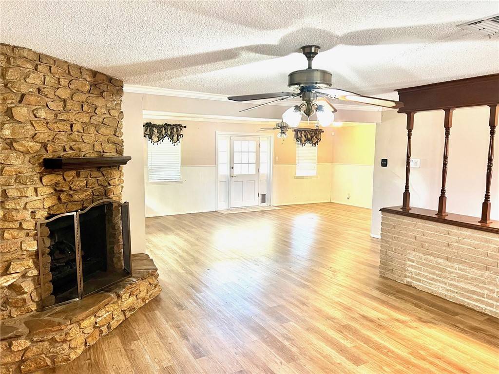 Robinson, TX 76706,808 W Denison DR