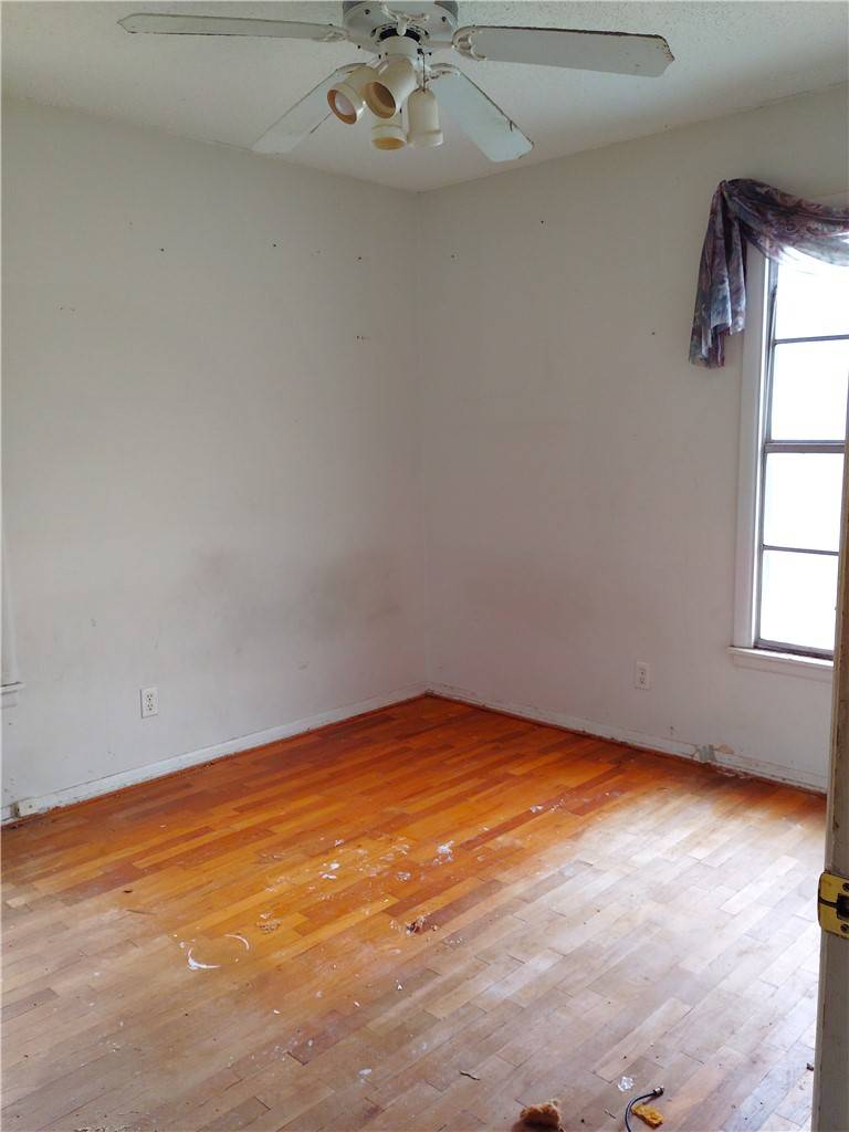 Mcgregor, TX 76657,105 N Tyler ST