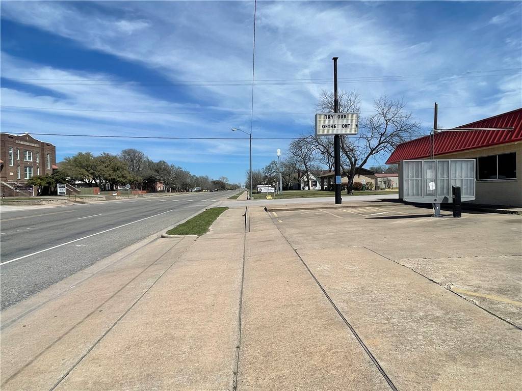 Mart, TX 76664,616 E Texas AVE