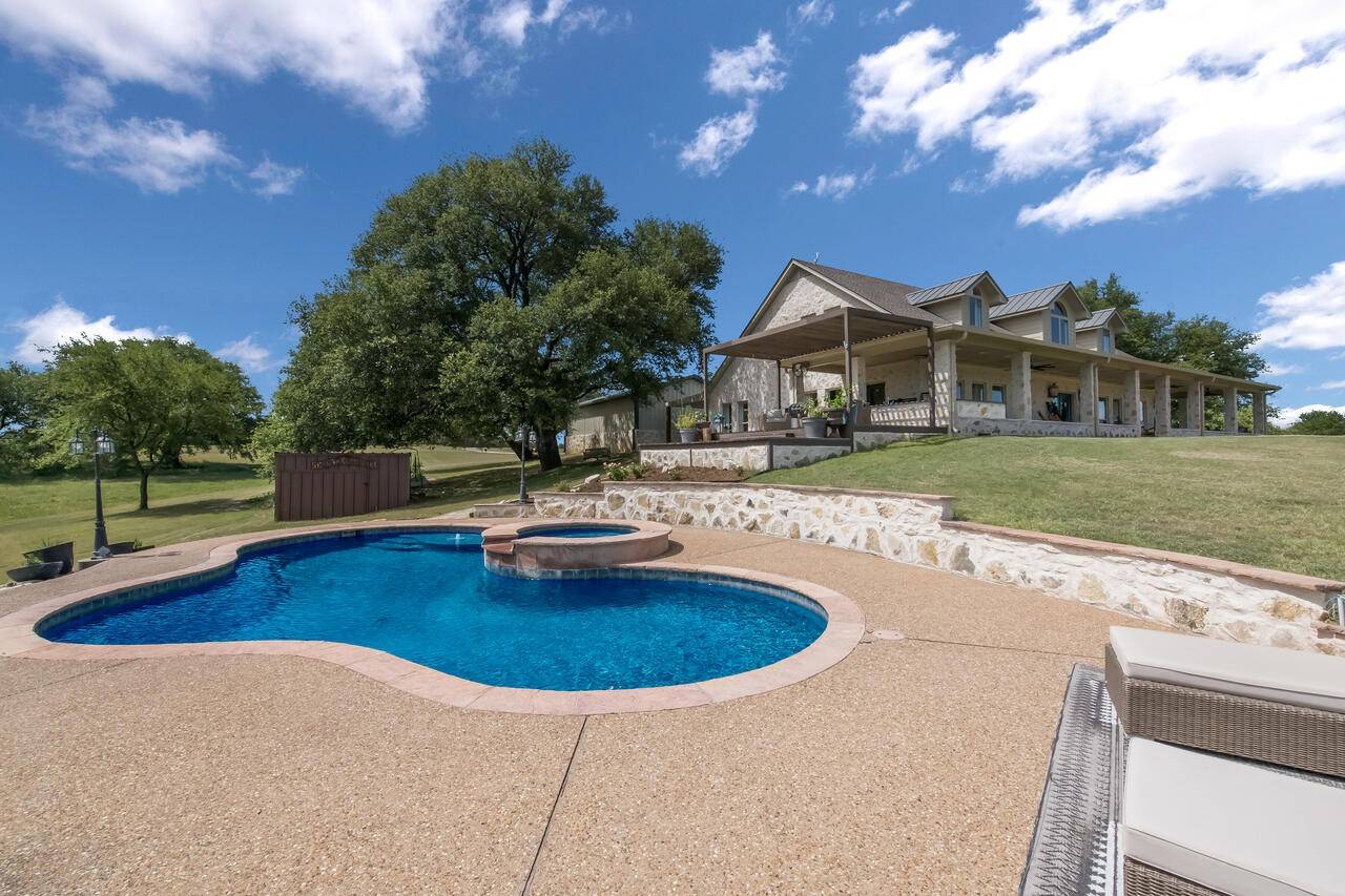 Clifton, TX 76634,2704 FM 2490