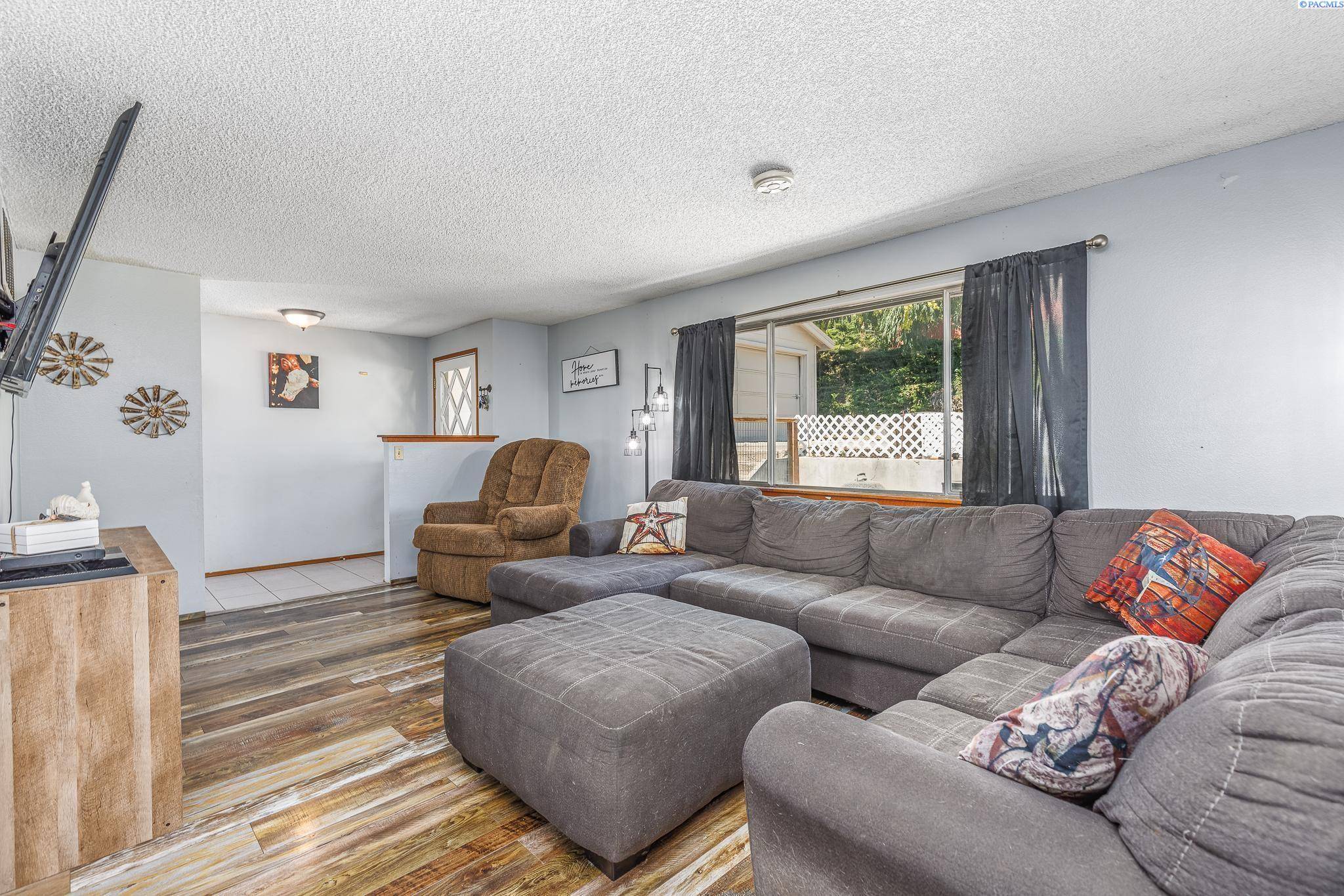 Sunnyside, WA 98944,132 Thill Ave