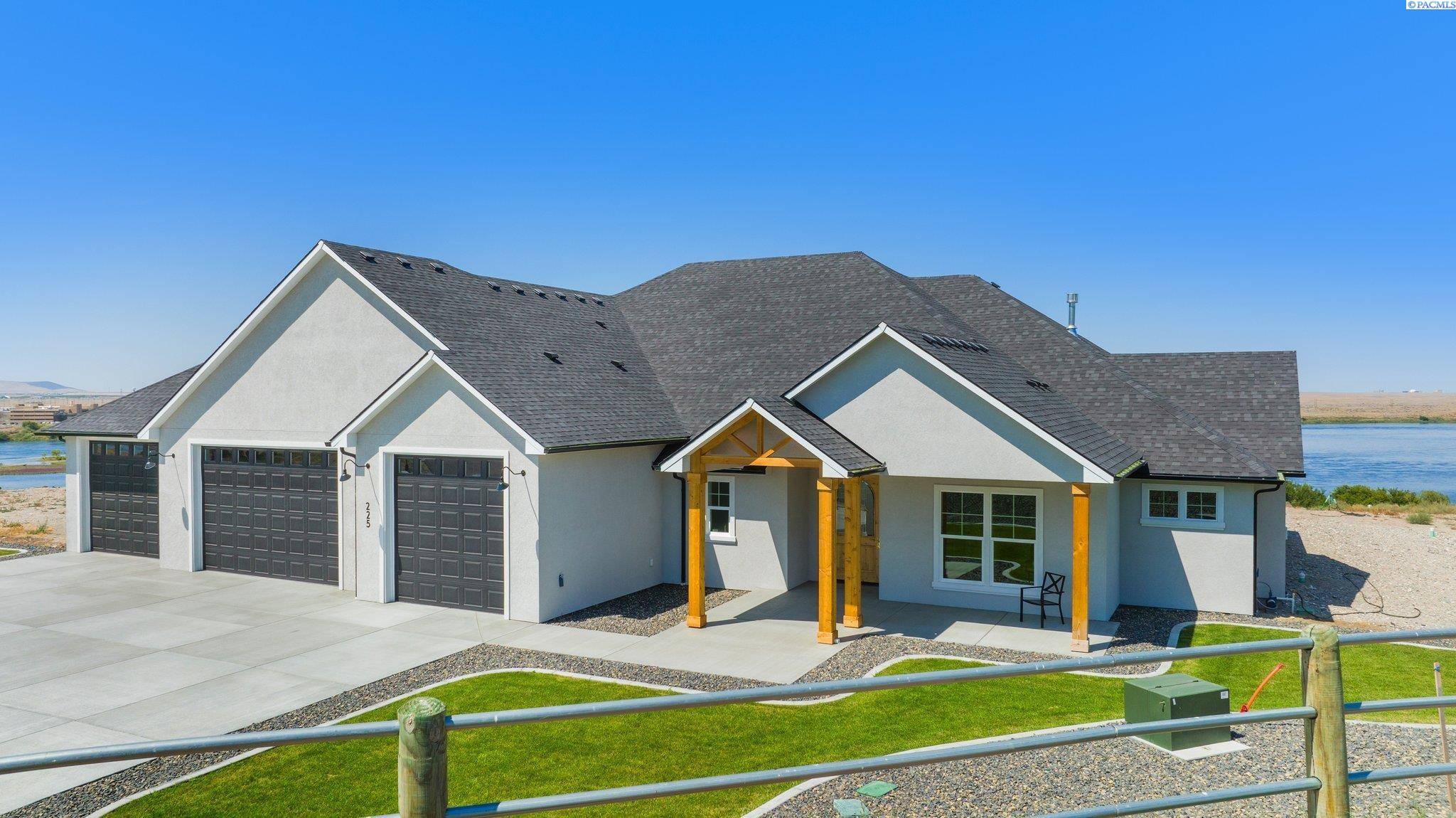 Pasco, WA 99301,225 Columbia Bluff Lane