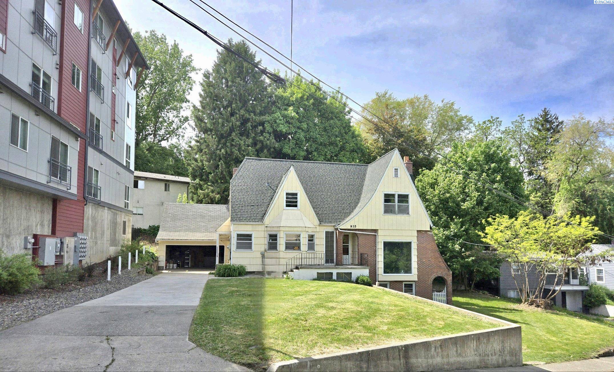 Pullman, WA 99163,935 NE C Street