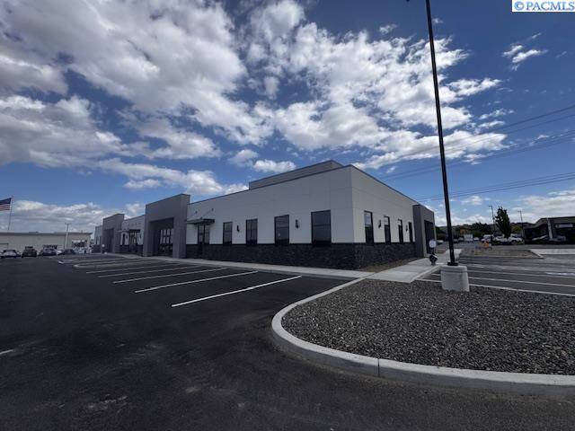 Kennewick, WA 99335,7034 W Clearwater Avenue